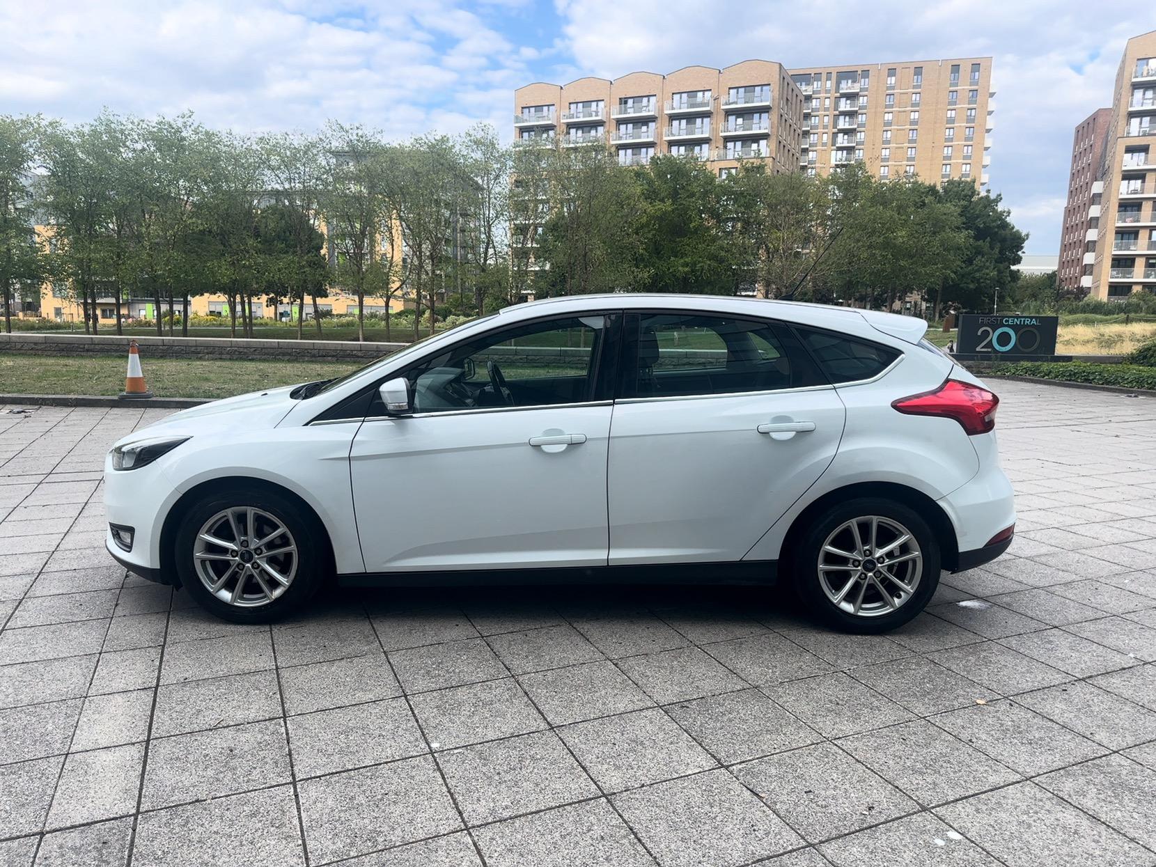 Ford Focus 1.0T EcoBoost Zetec Hatchback 5dr Petrol Manual Euro 6 (s/s) (125 ps)