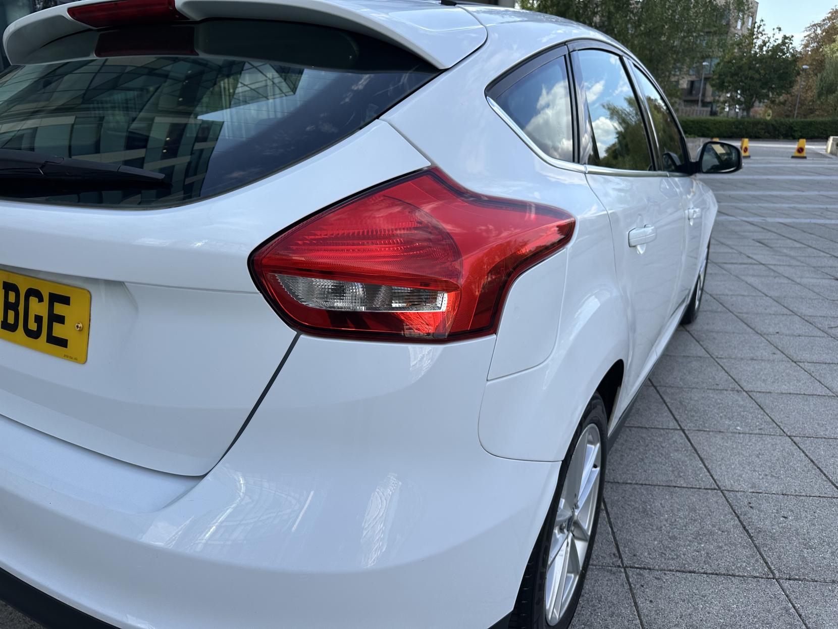 Ford Focus 1.0T EcoBoost Zetec Hatchback 5dr Petrol Manual Euro 6 (s/s) (125 ps)