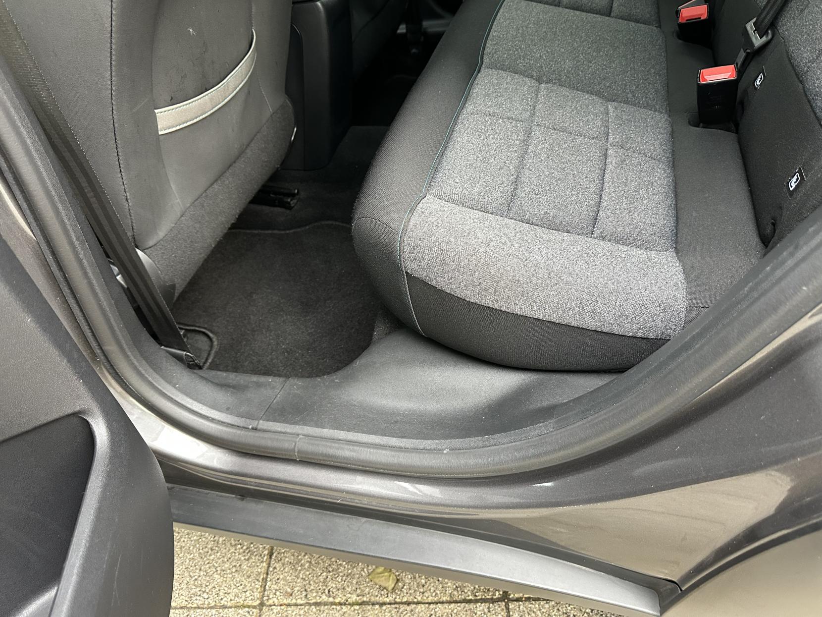 Citroen C4 Cactus 1.2 PureTech Flair Hatchback 5dr Petrol EAT6 Euro 6 (s/s) (110 ps)