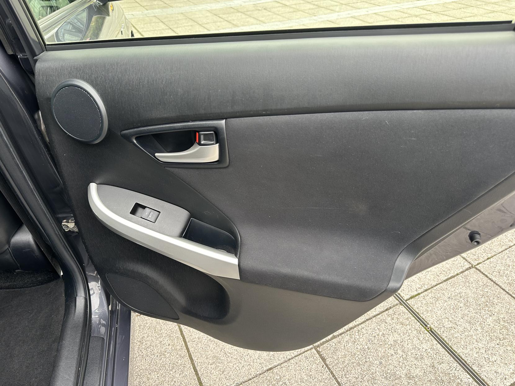 Toyota Prius 1.8 VVT-h T Spirit Hatchback 5dr Petrol Hybrid CVT Euro 5 (s/s) (136 ps)
