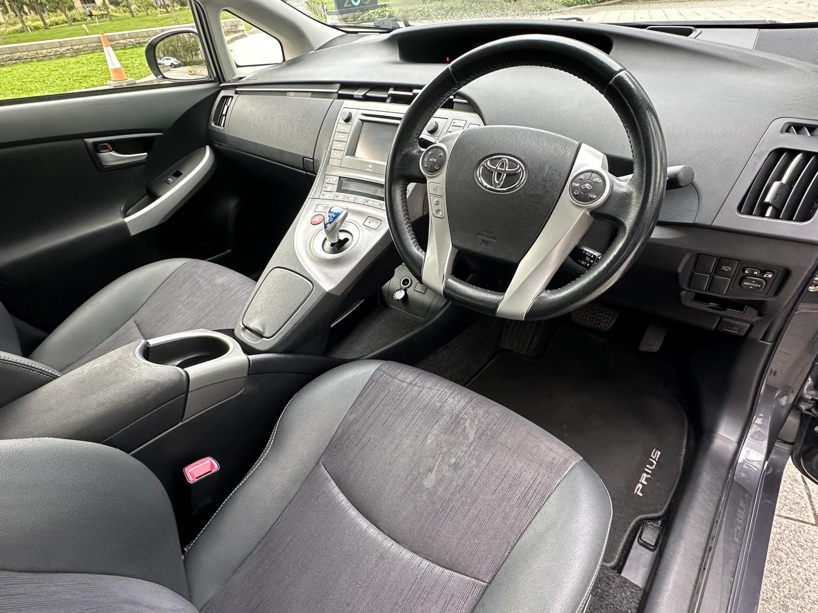 Toyota Prius 1.8 VVT-h T Spirit Hatchback 5dr Petrol Hybrid CVT Euro 5 (s/s) (136 ps)
