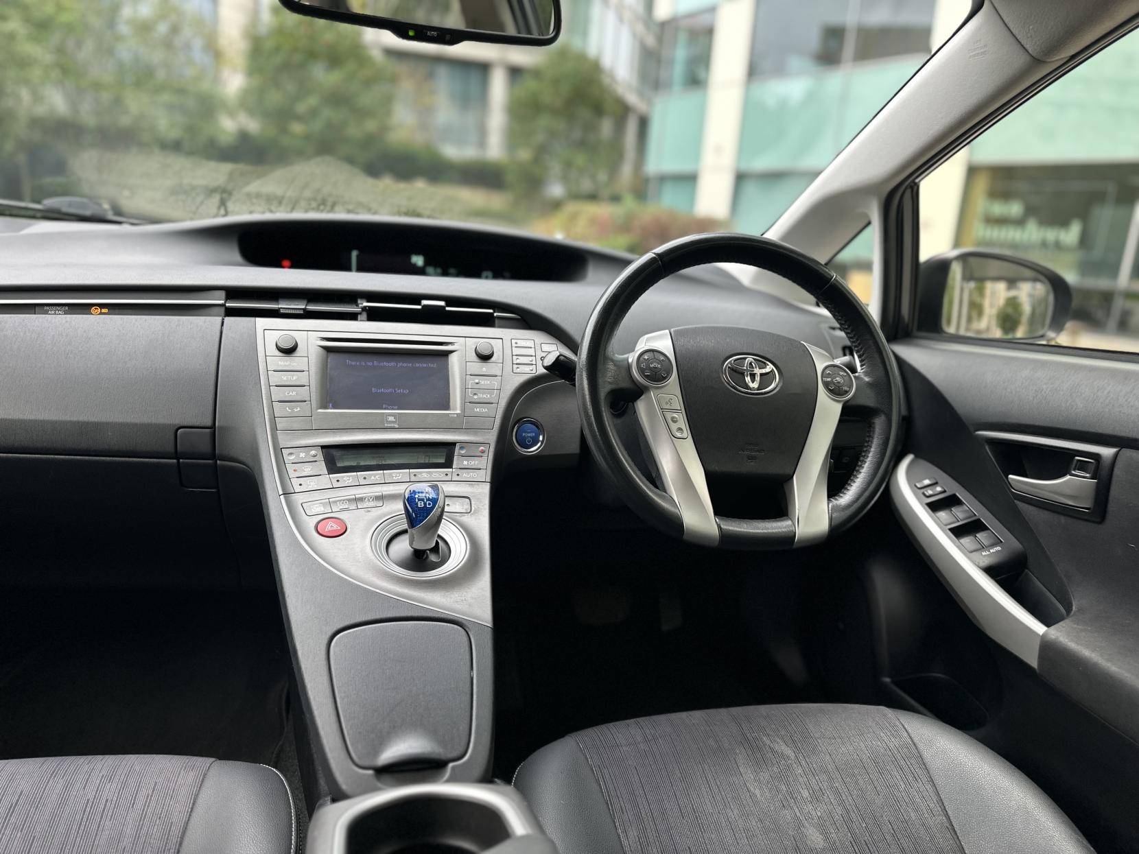 Toyota Prius 1.8 VVT-h T Spirit Hatchback 5dr Petrol Hybrid CVT Euro 5 (s/s) (136 ps)