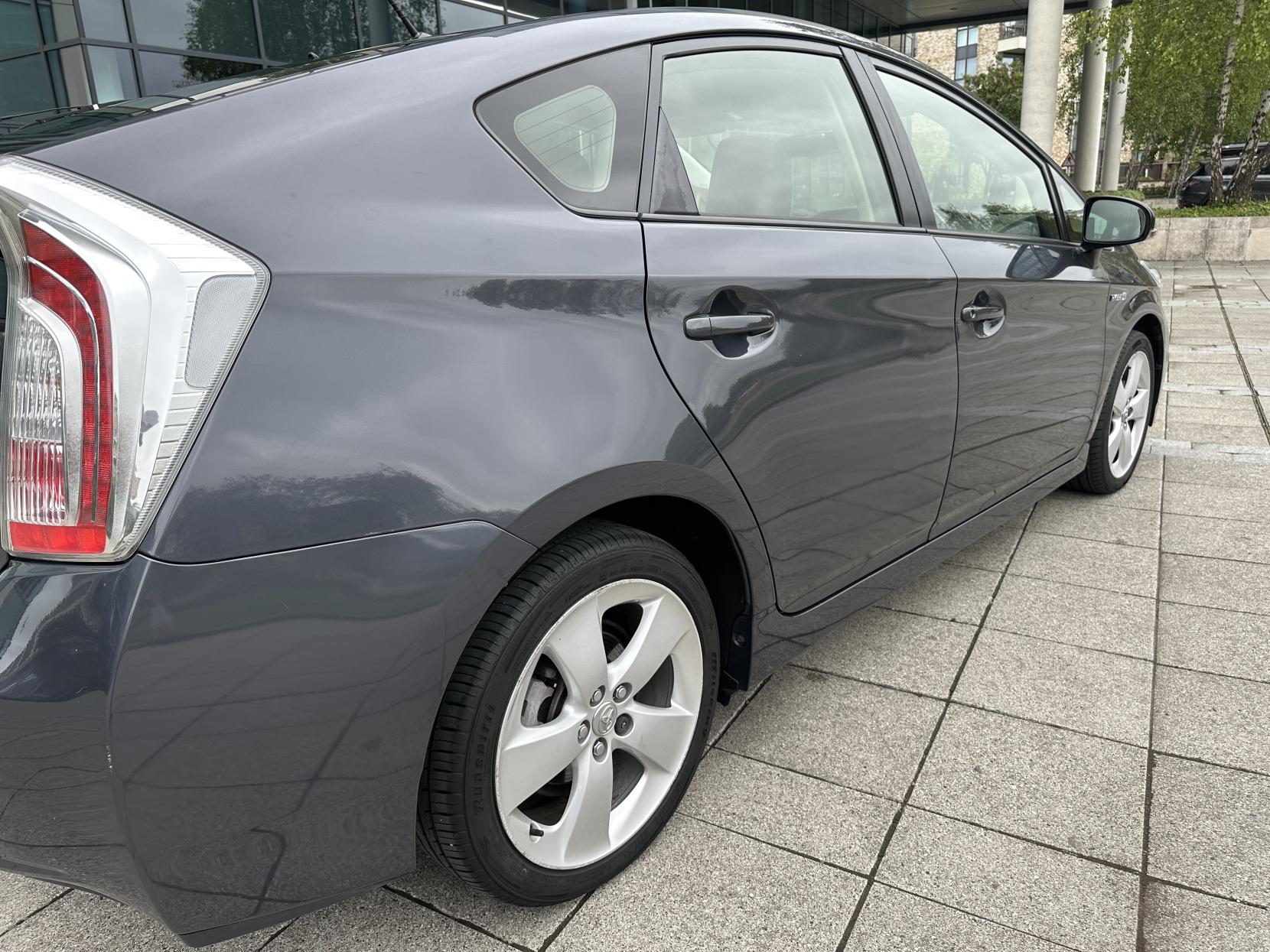 Toyota Prius 1.8 VVT-h T Spirit Hatchback 5dr Petrol Hybrid CVT Euro 5 (s/s) (136 ps)