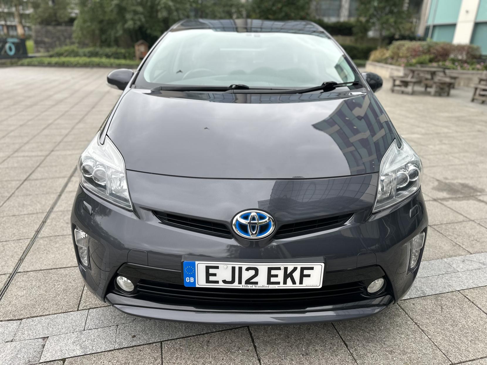 Toyota Prius 1.8 VVT-h T Spirit Hatchback 5dr Petrol Hybrid CVT Euro 5 (s/s) (136 ps)