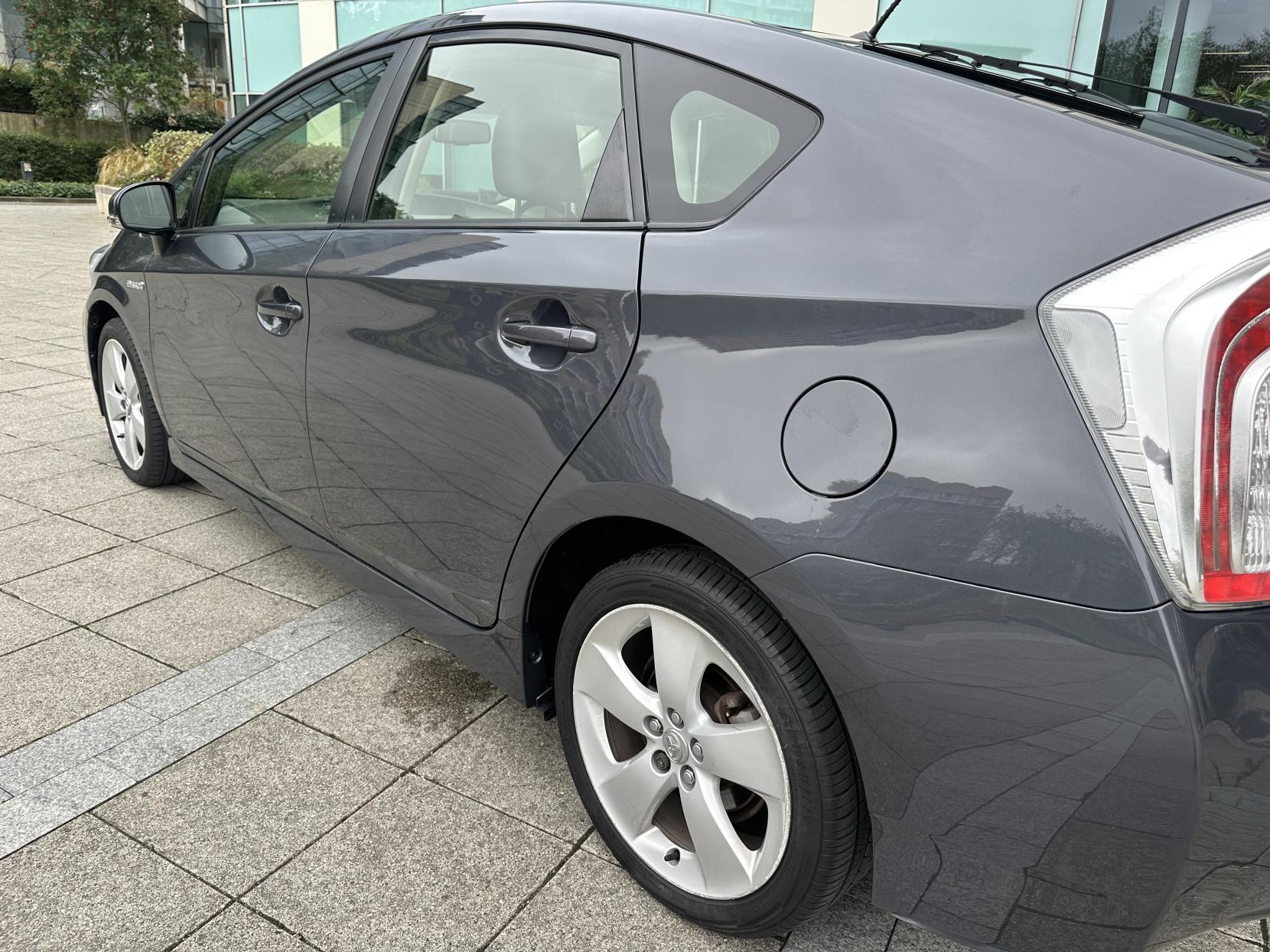 Toyota Prius 1.8 VVT-h T Spirit Hatchback 5dr Petrol Hybrid CVT Euro 5 (s/s) (136 ps)