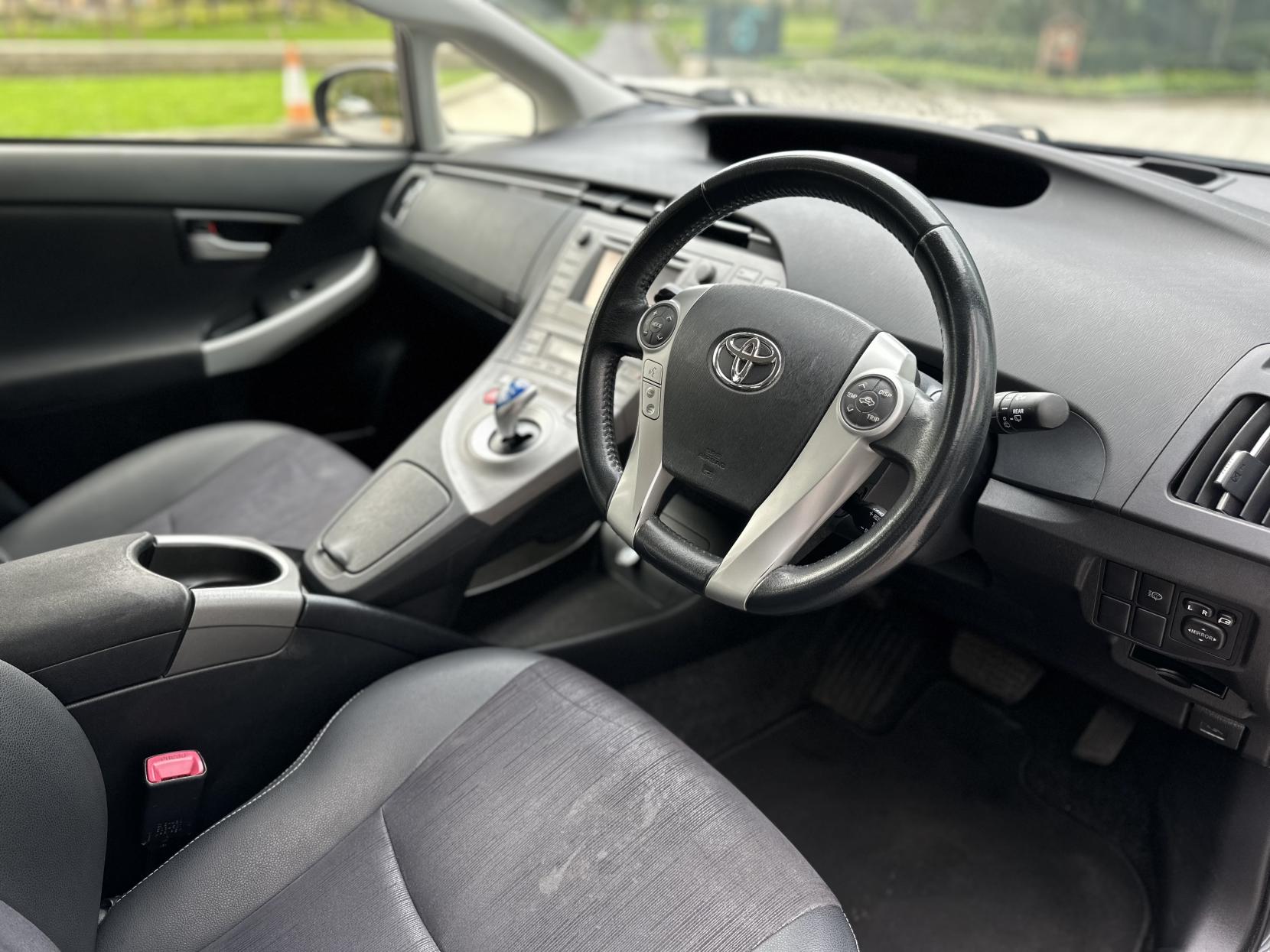 Toyota Prius 1.8 VVT-h T Spirit Hatchback 5dr Petrol Hybrid CVT Euro 5 (s/s) (136 ps)