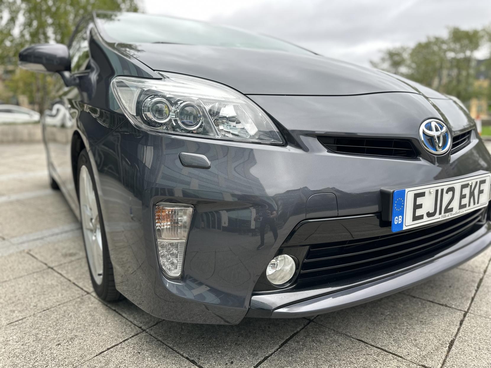 Toyota Prius 1.8 VVT-h T Spirit Hatchback 5dr Petrol Hybrid CVT Euro 5 (s/s) (136 ps)
