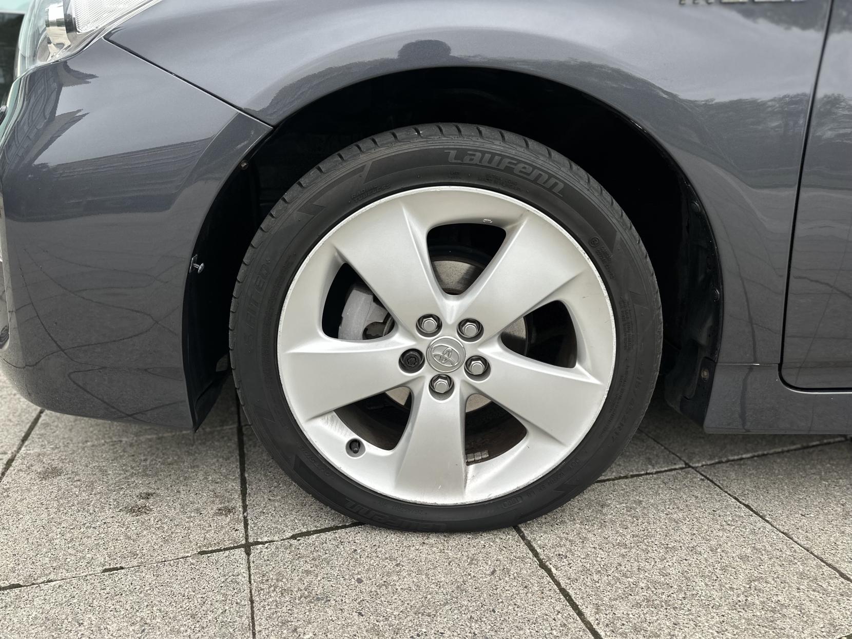 Toyota Prius 1.8 VVT-h T Spirit Hatchback 5dr Petrol Hybrid CVT Euro 5 (s/s) (136 ps)