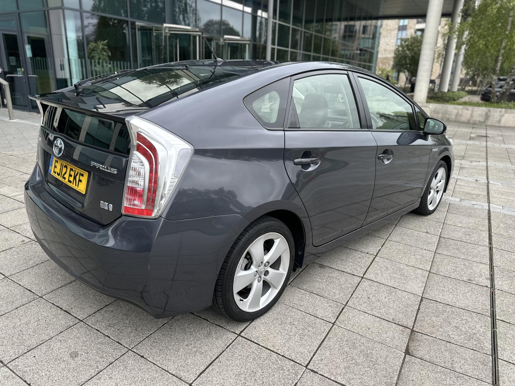 Toyota Prius 1.8 VVT-h T Spirit Hatchback 5dr Petrol Hybrid CVT Euro 5 (s/s) (136 ps)