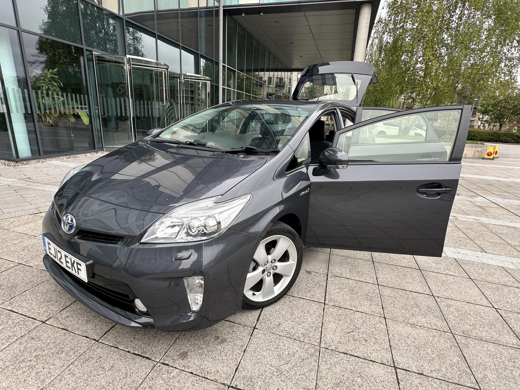 Toyota Prius 1.8 VVT-h T Spirit Hatchback 5dr Petrol Hybrid CVT Euro 5 (s/s) (136 ps)