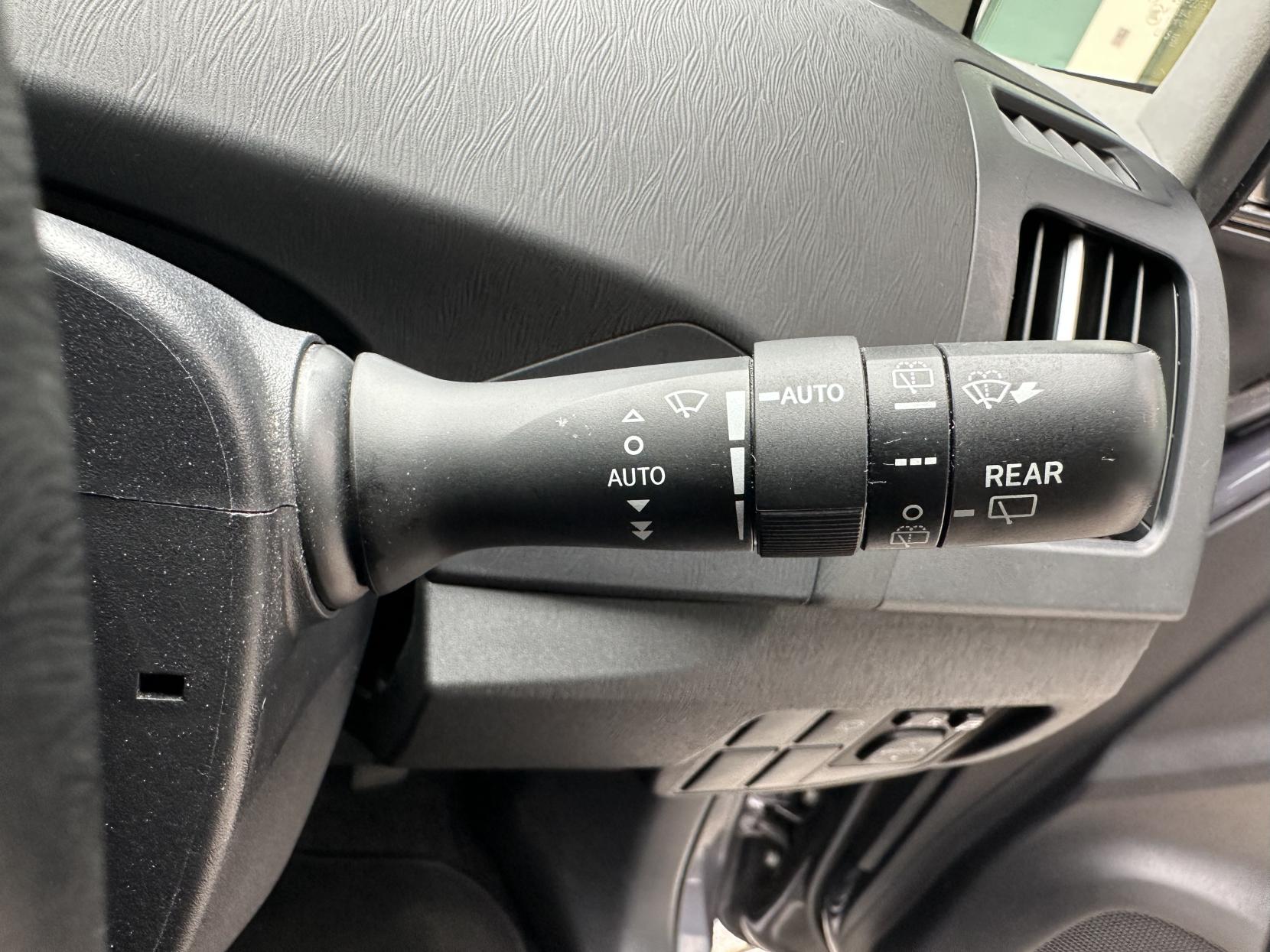 Toyota Prius 1.8 VVT-h T Spirit Hatchback 5dr Petrol Hybrid CVT Euro 5 (s/s) (136 ps)