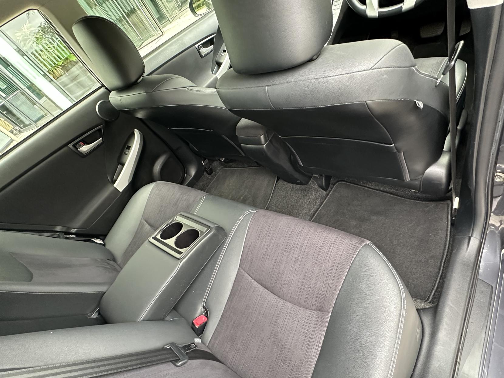 Toyota Prius 1.8 VVT-h T Spirit Hatchback 5dr Petrol Hybrid CVT Euro 5 (s/s) (136 ps)
