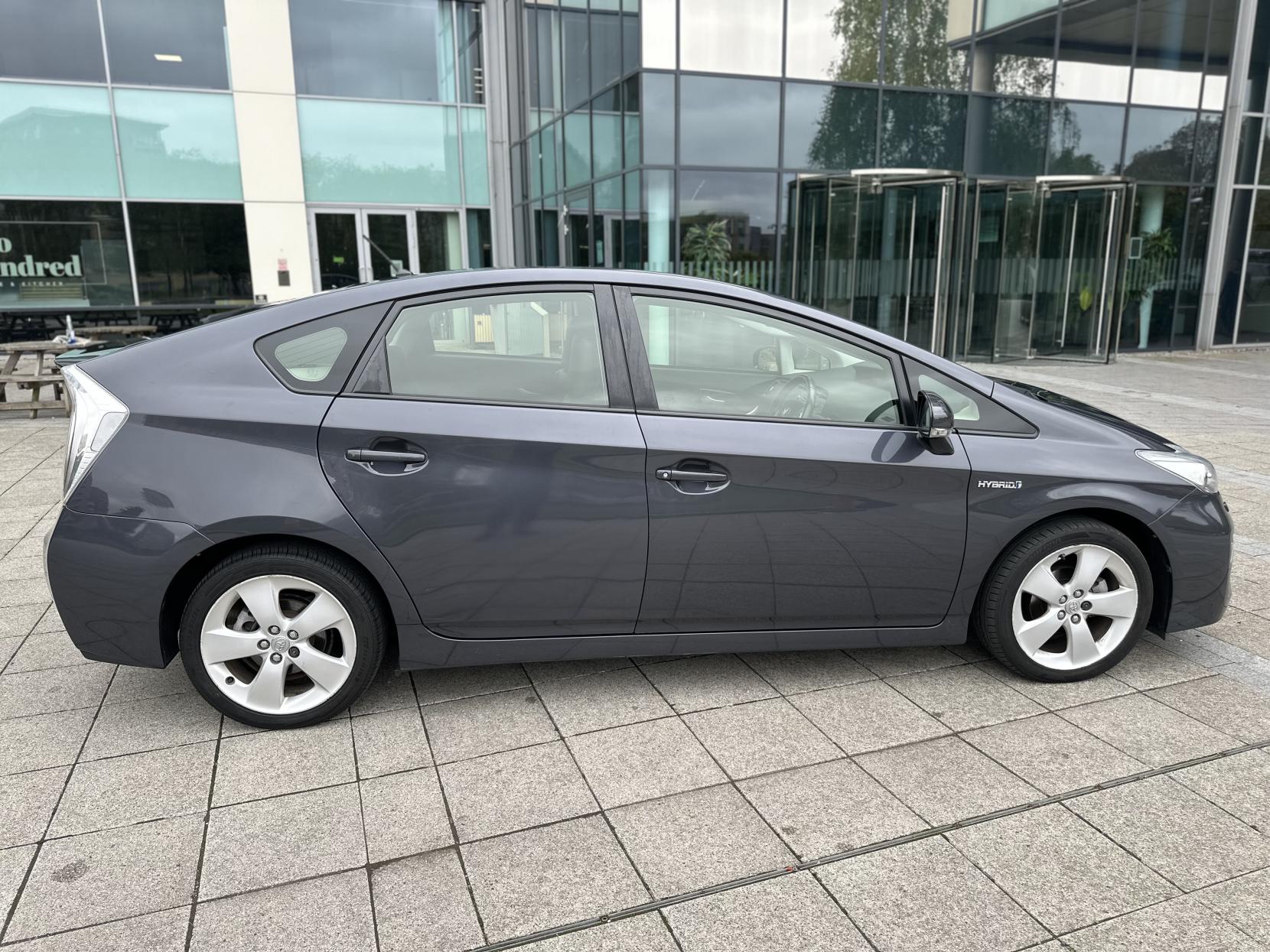 Toyota Prius 1.8 VVT-h T Spirit Hatchback 5dr Petrol Hybrid CVT Euro 5 (s/s) (136 ps)
