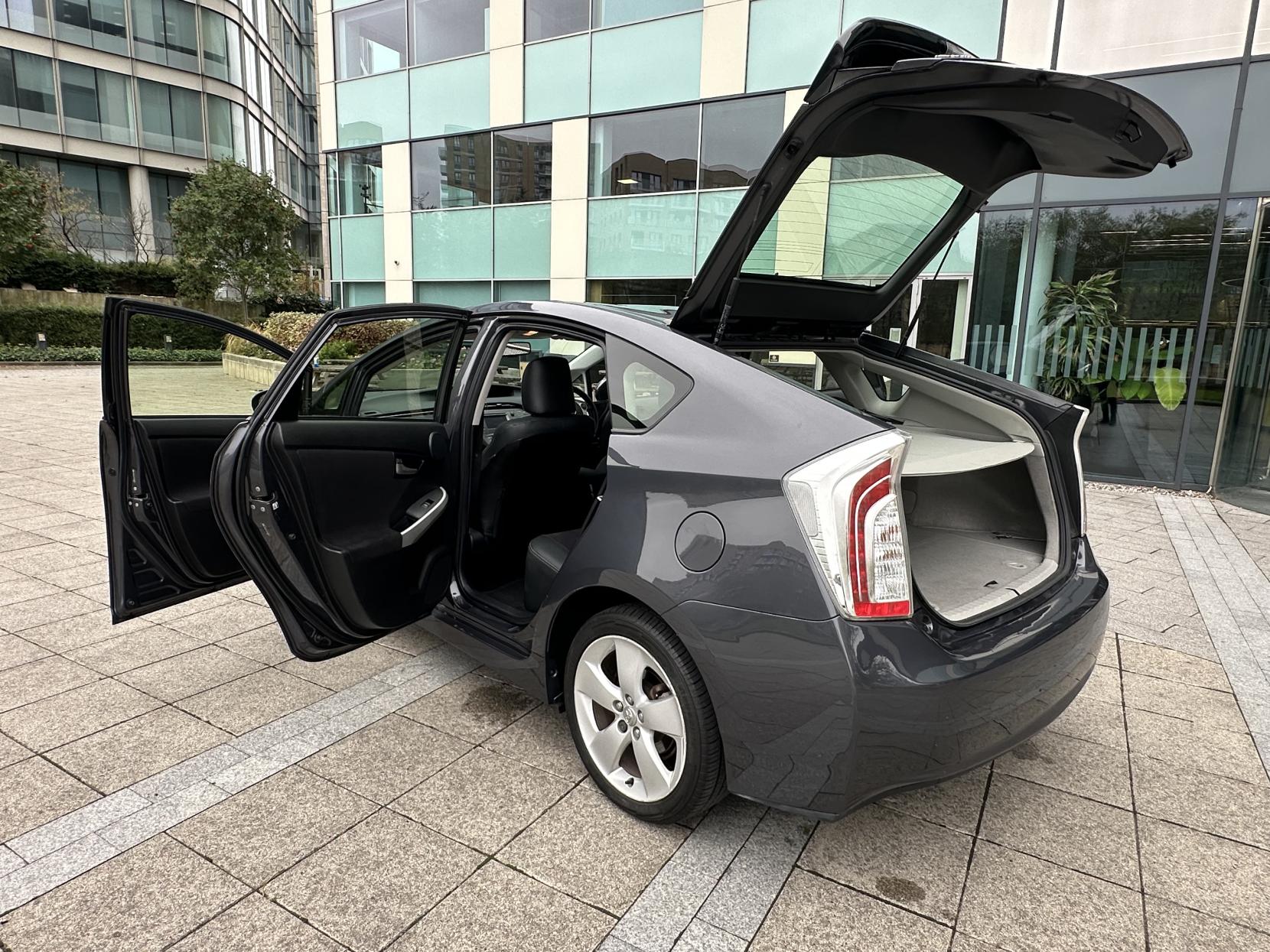 Toyota Prius 1.8 VVT-h T Spirit Hatchback 5dr Petrol Hybrid CVT Euro 5 (s/s) (136 ps)