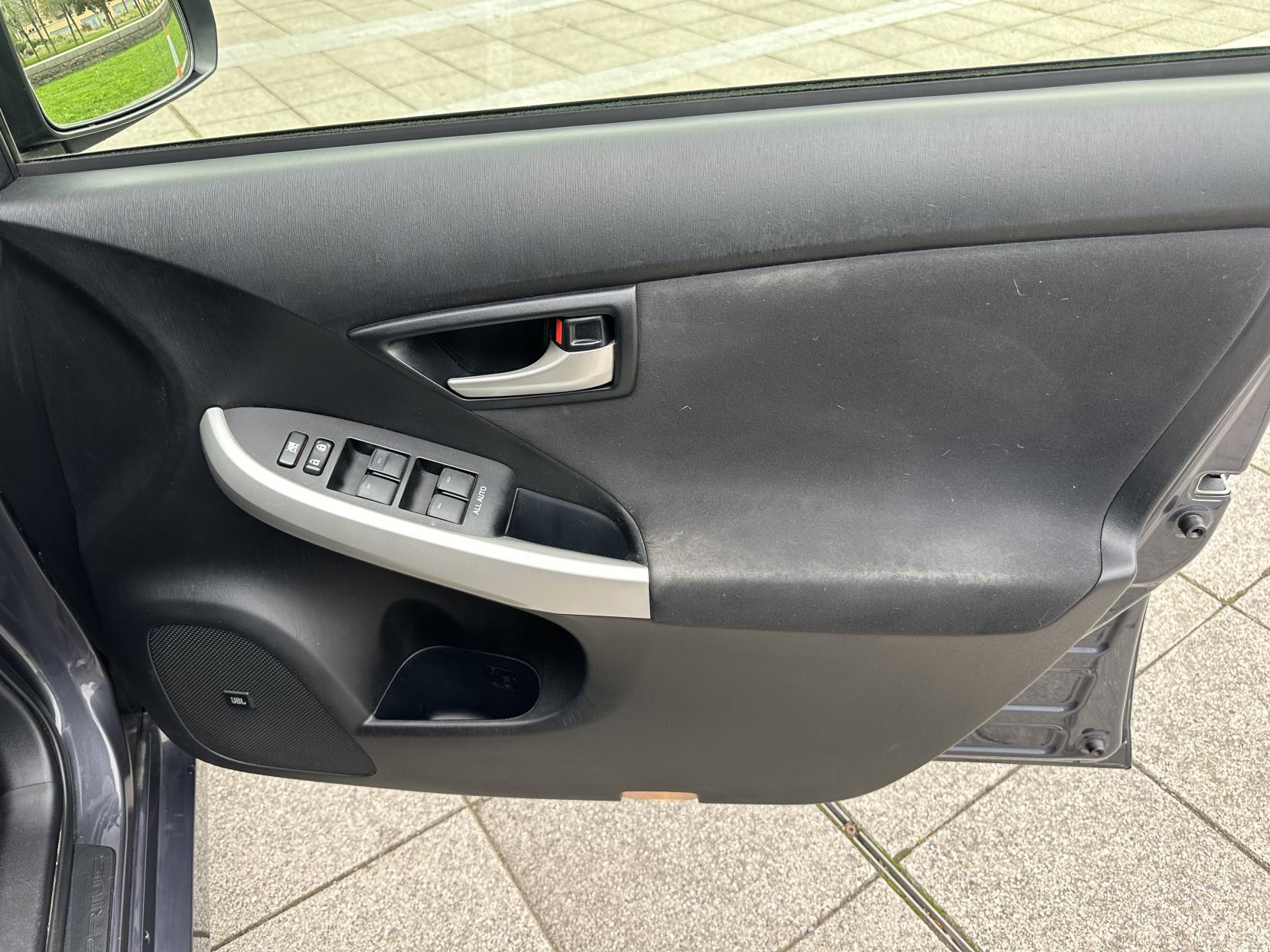 Toyota Prius 1.8 VVT-h T Spirit Hatchback 5dr Petrol Hybrid CVT Euro 5 (s/s) (136 ps)