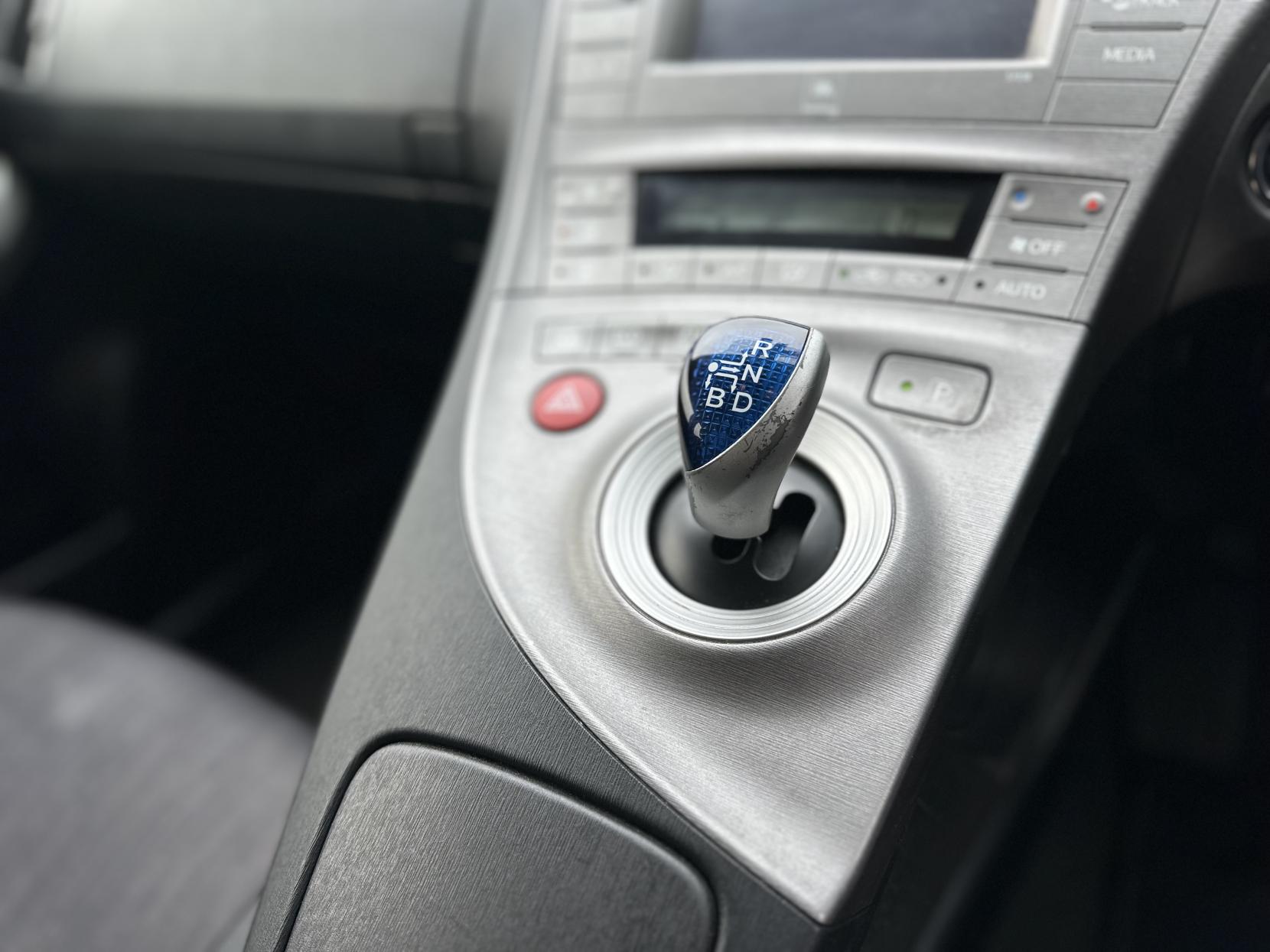 Toyota Prius 1.8 VVT-h T Spirit Hatchback 5dr Petrol Hybrid CVT Euro 5 (s/s) (136 ps)