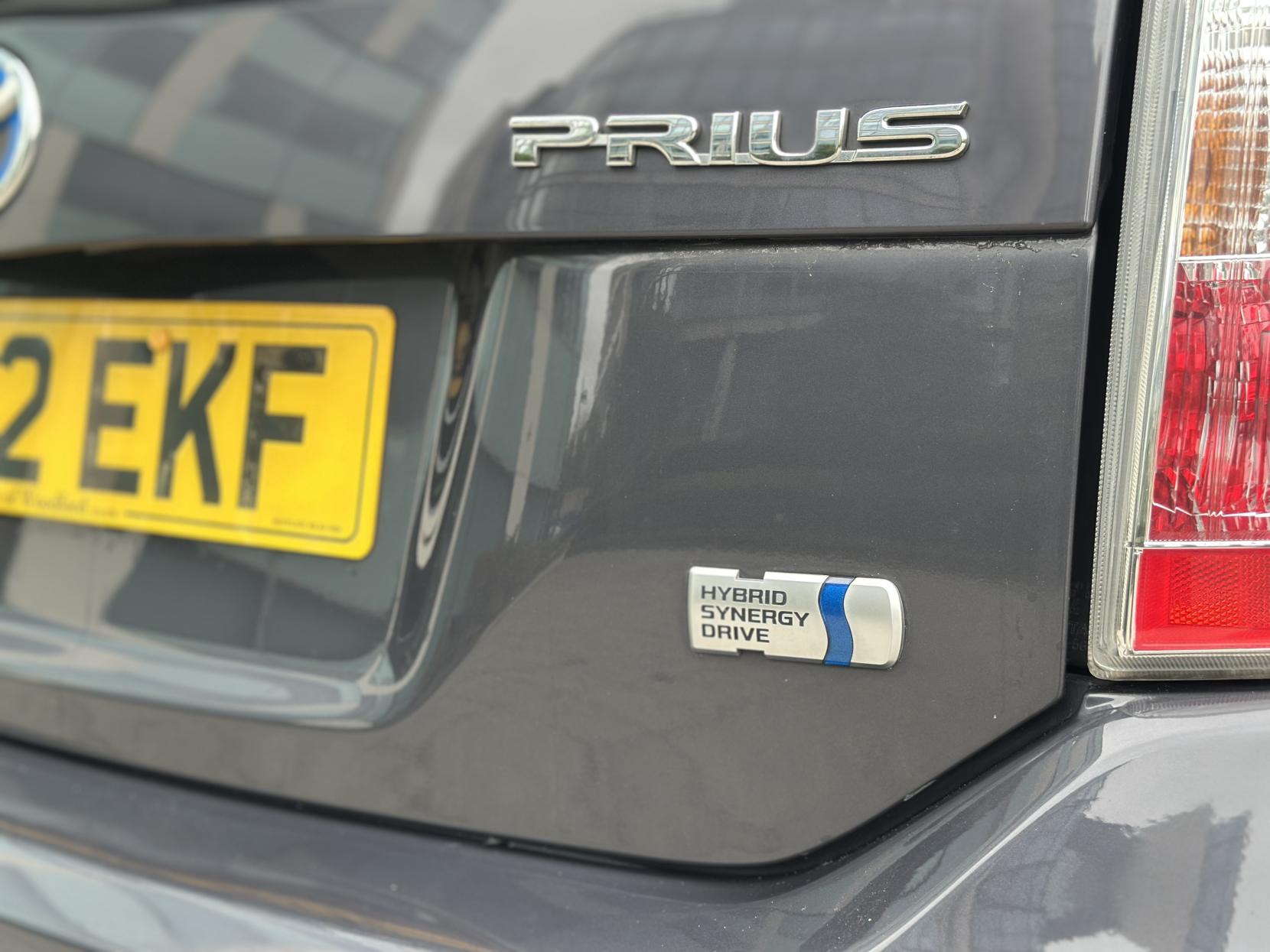 Toyota Prius 1.8 VVT-h T Spirit Hatchback 5dr Petrol Hybrid CVT Euro 5 (s/s) (136 ps)
