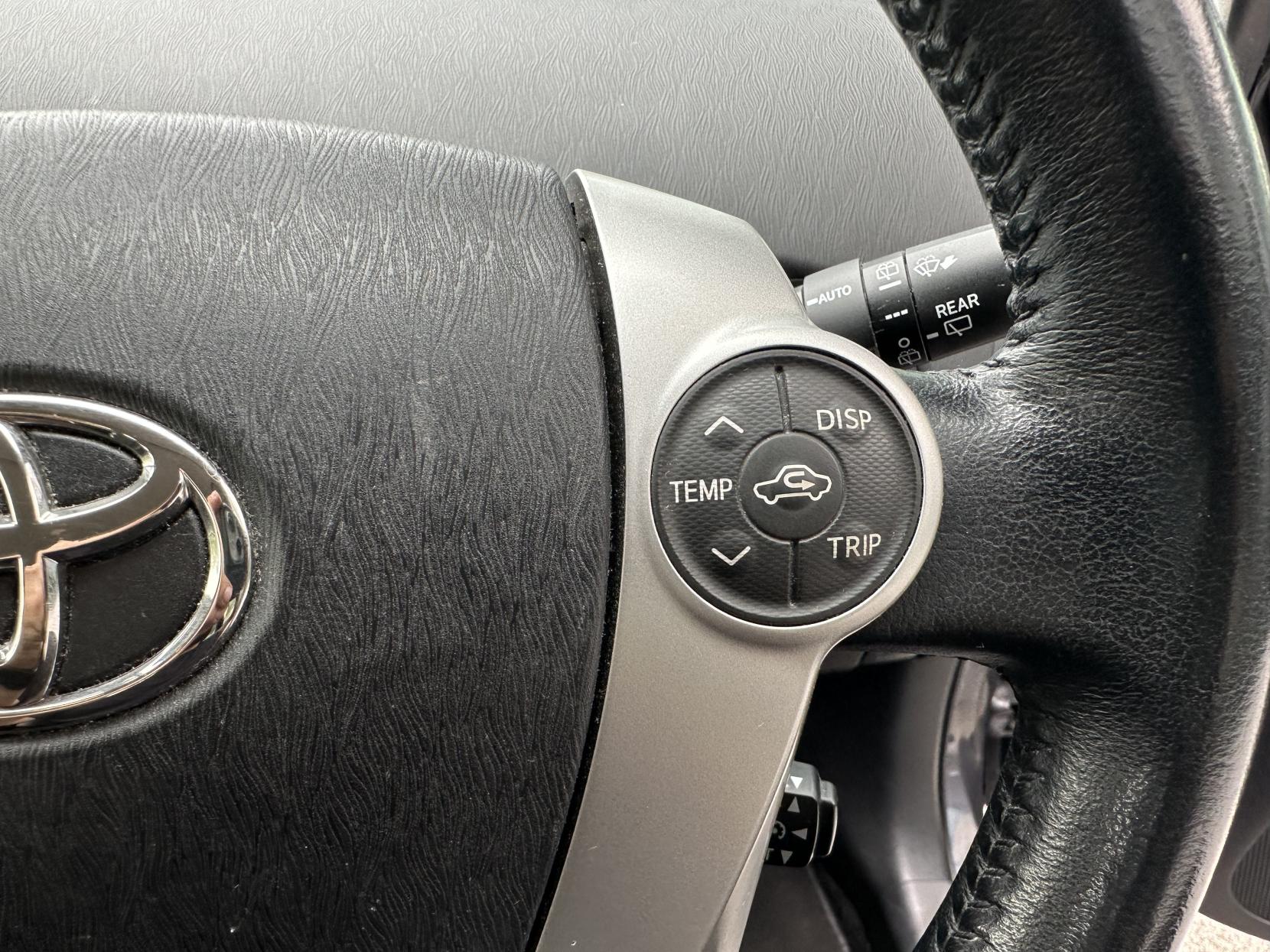 Toyota Prius 1.8 VVT-h T Spirit Hatchback 5dr Petrol Hybrid CVT Euro 5 (s/s) (136 ps)