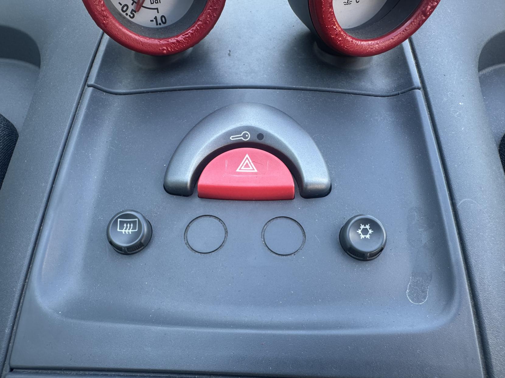 Smart Roadster 0.7 Convertible 2dr Petrol Automatic (121 g/km, 80 bhp)