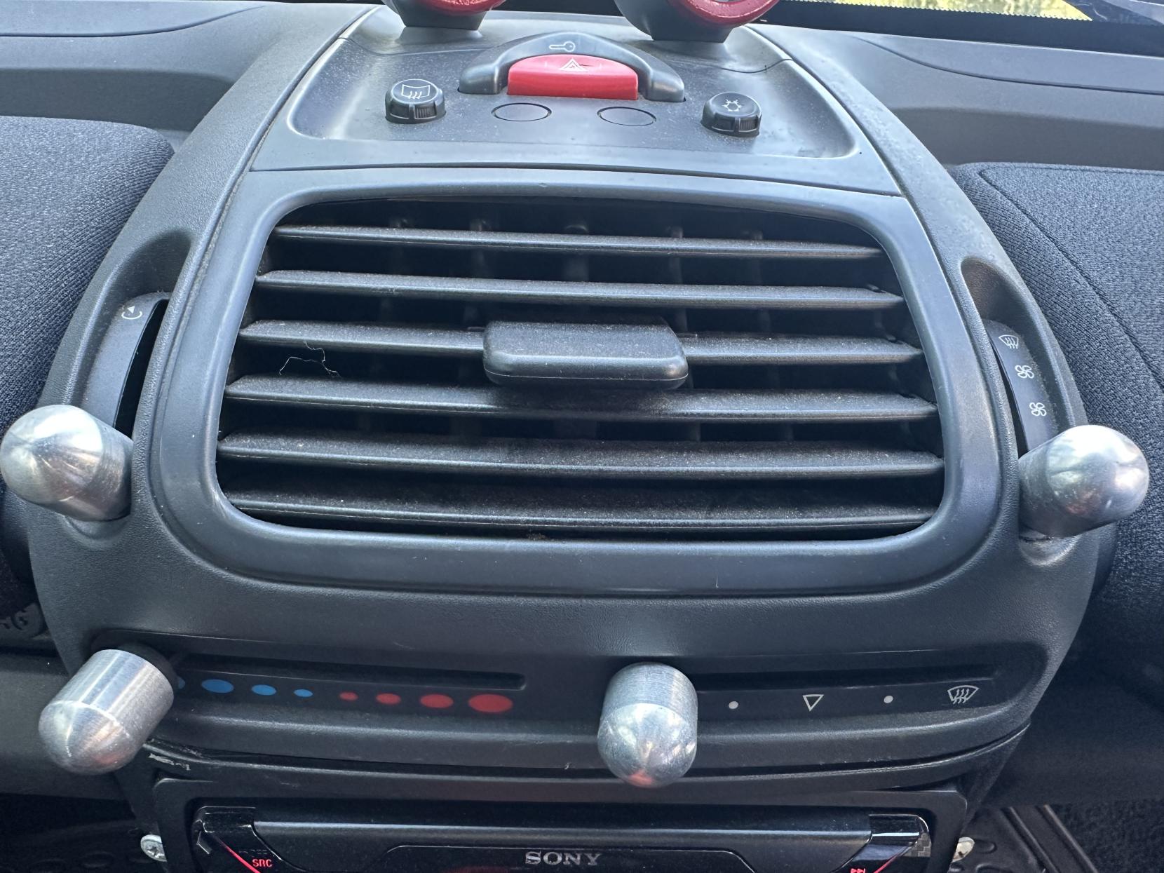 Smart Roadster 0.7 Convertible 2dr Petrol Automatic (121 g/km, 80 bhp)