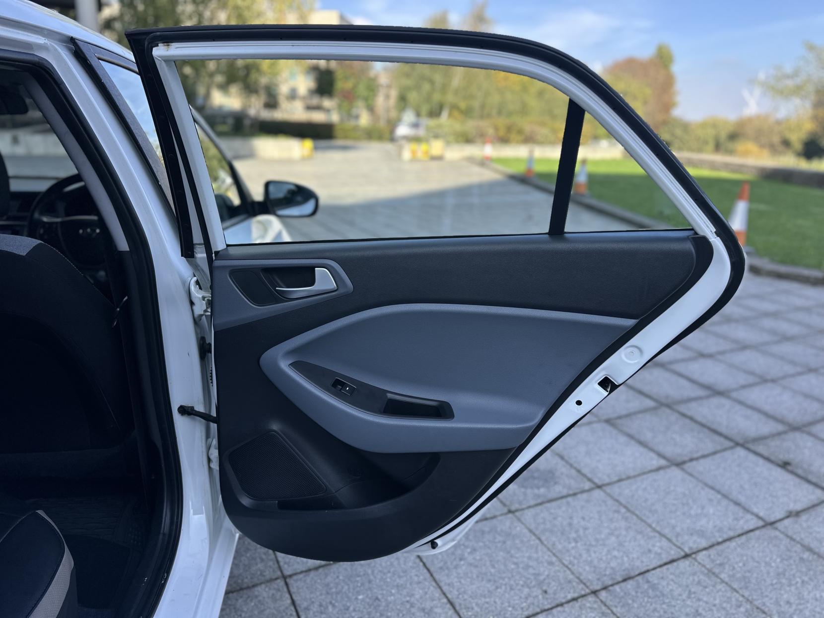 Hyundai i20 1.2 Blue Drive SE Hatchback 5dr Petrol Manual Euro 6 (s/s) (84 ps)