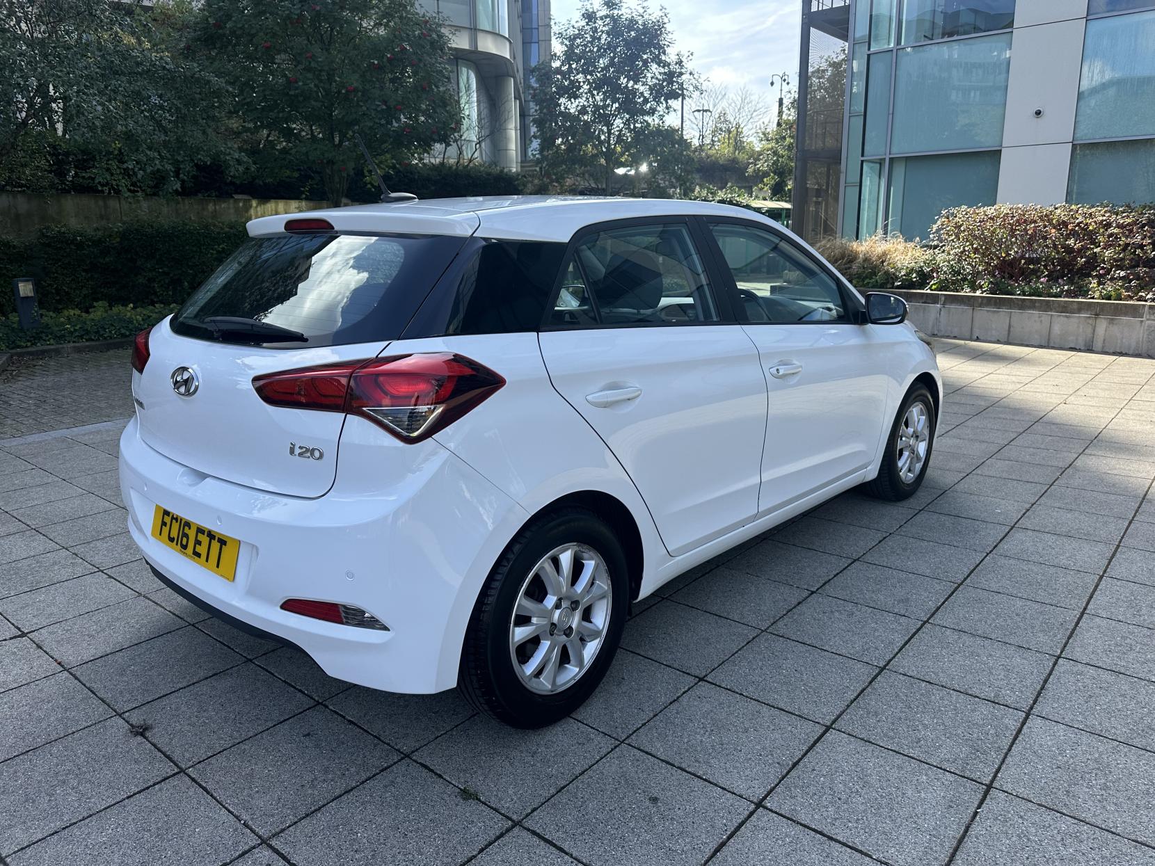 Hyundai i20 1.2 Blue Drive SE Hatchback 5dr Petrol Manual Euro 6 (s/s) (84 ps)