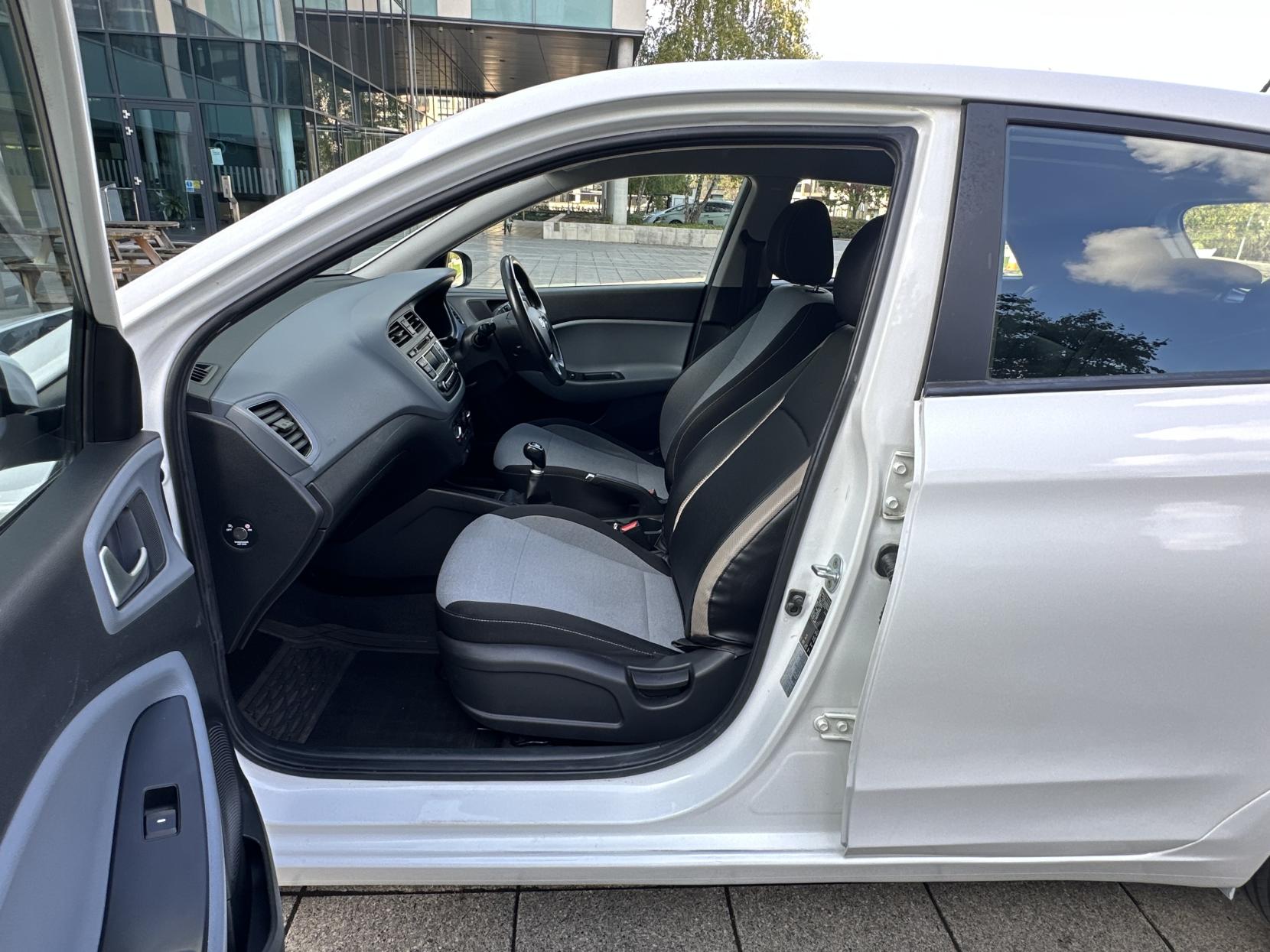 Hyundai i20 1.2 Blue Drive SE Hatchback 5dr Petrol Manual Euro 6 (s/s) (84 ps)