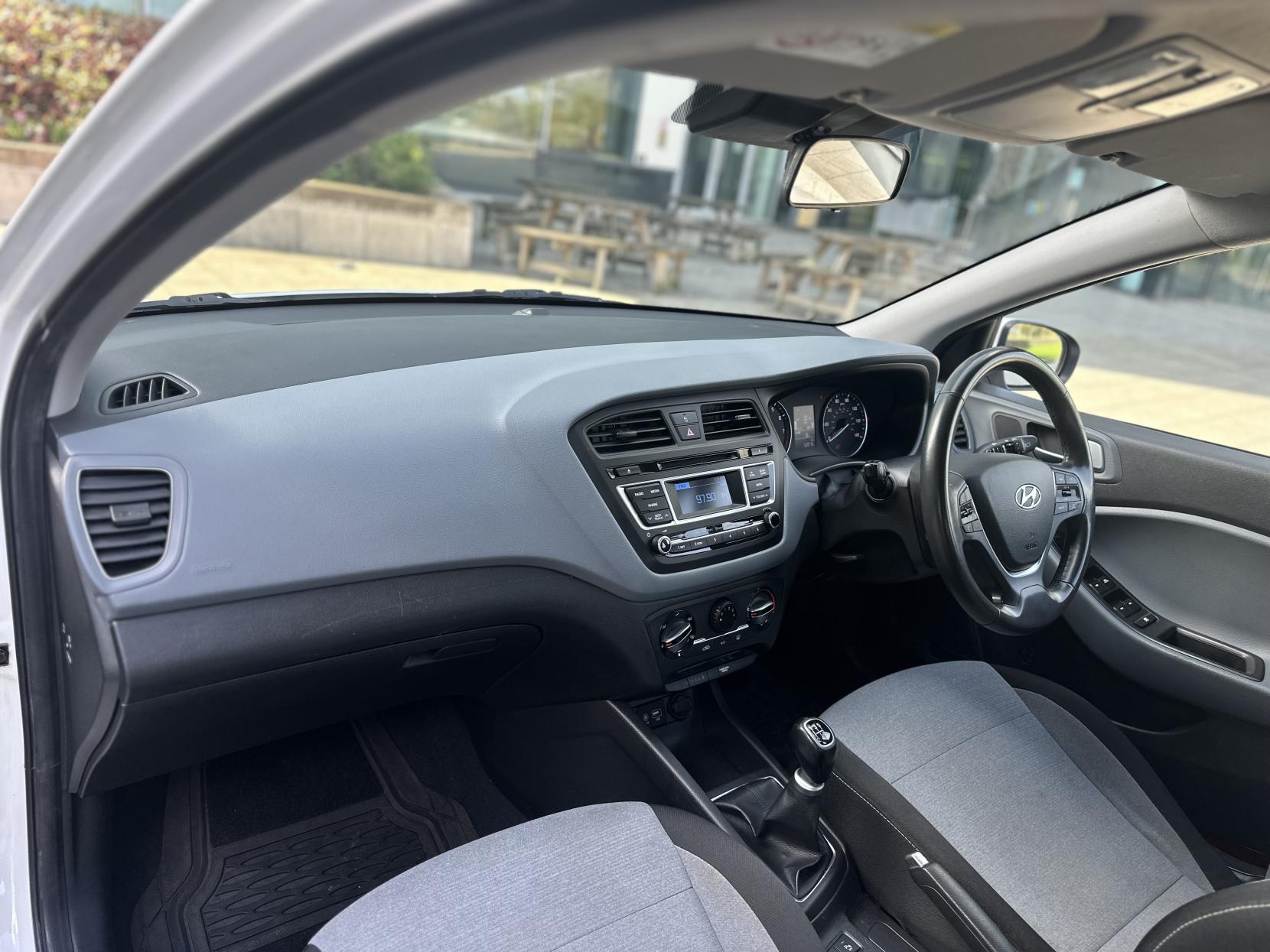 Hyundai i20 1.2 Blue Drive SE Hatchback 5dr Petrol Manual Euro 6 (s/s) (84 ps)