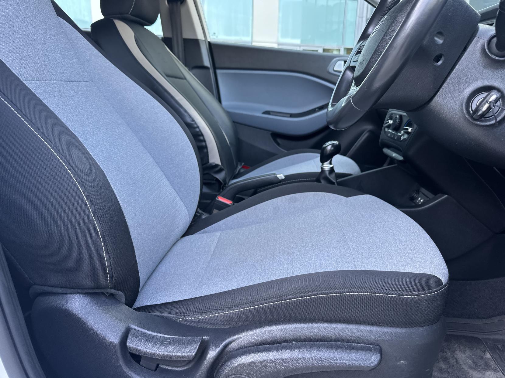 Hyundai i20 1.2 Blue Drive SE Hatchback 5dr Petrol Manual Euro 6 (s/s) (84 ps)