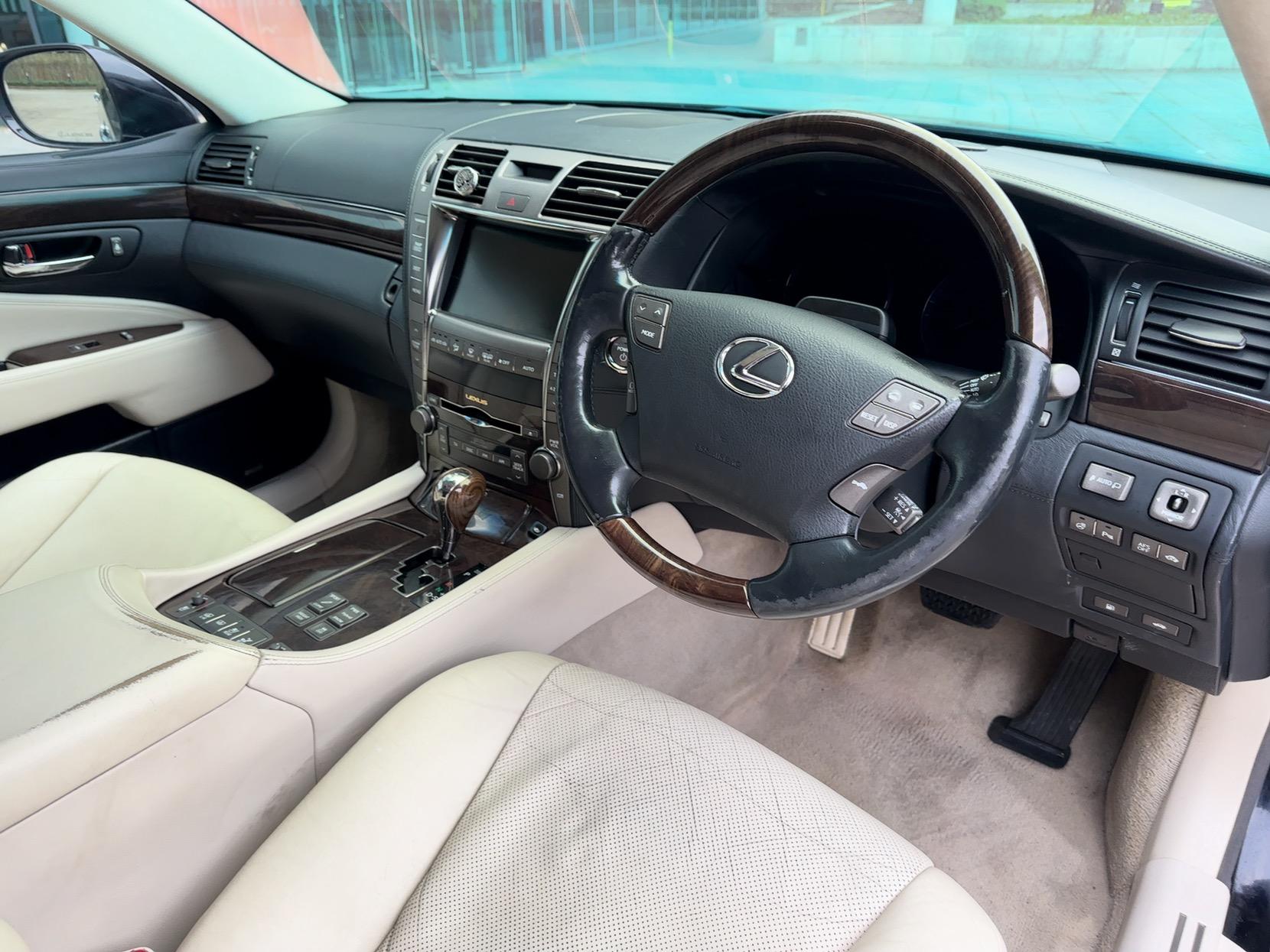 Lexus LS 5.0 600h V8 L RSR Saloon 4dr Petrol Hybrid CVT 4WD Euro 5 (s/s) (445 ps)