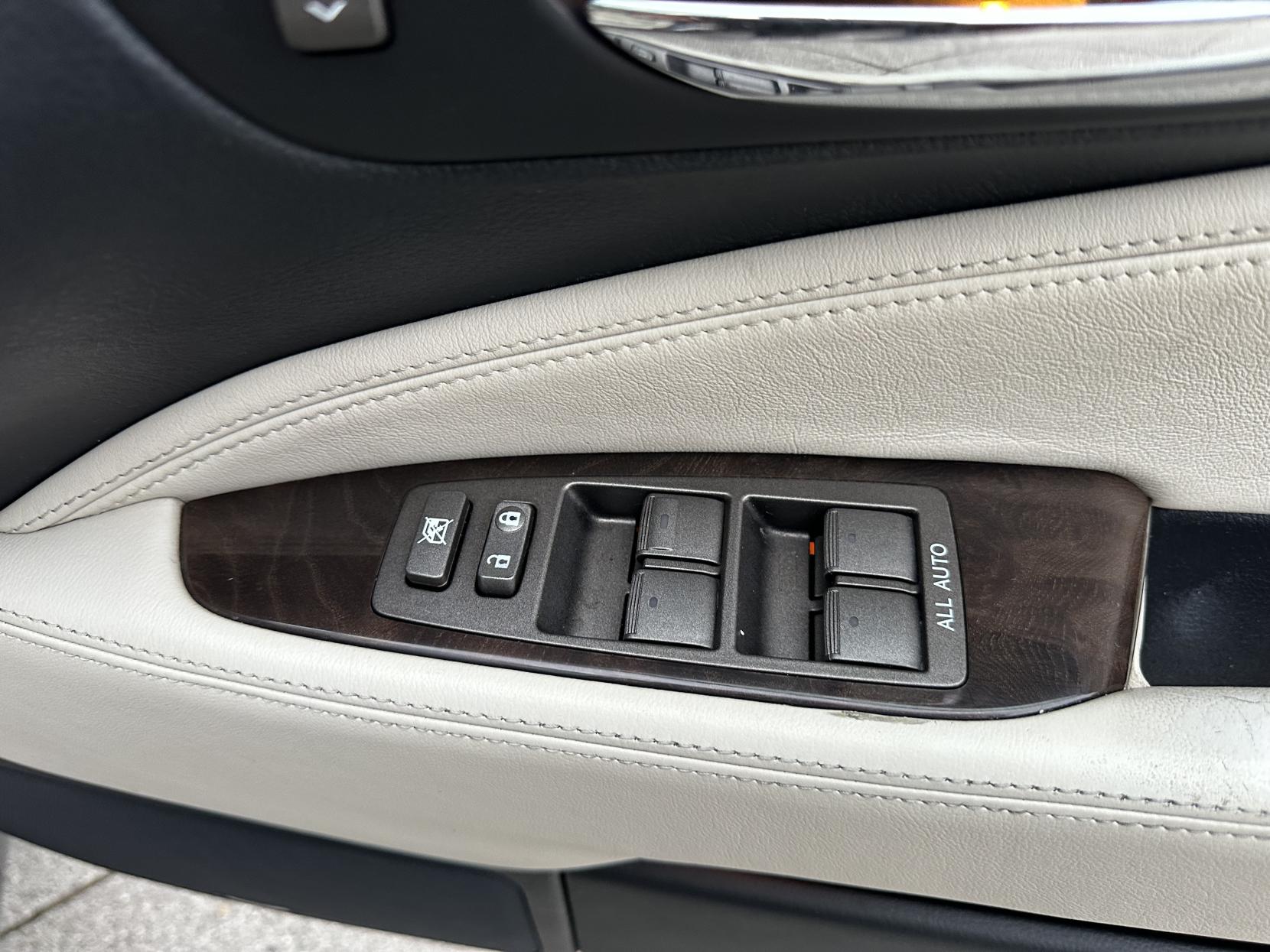 Lexus LS 5.0 600h V8 L RSR Saloon 4dr Petrol Hybrid CVT 4WD Euro 5 (s/s) (445 ps)