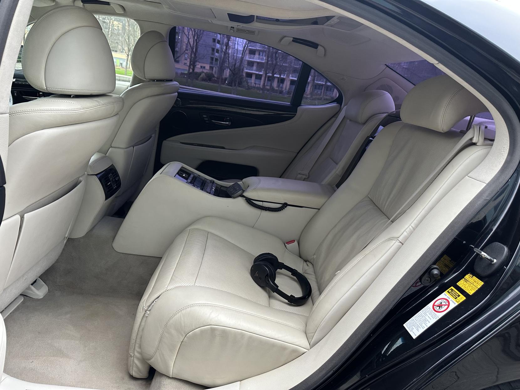 Lexus LS 5.0 600h V8 L RSR Saloon 4dr Petrol Hybrid CVT 4WD Euro 5 (s/s) (445 ps)