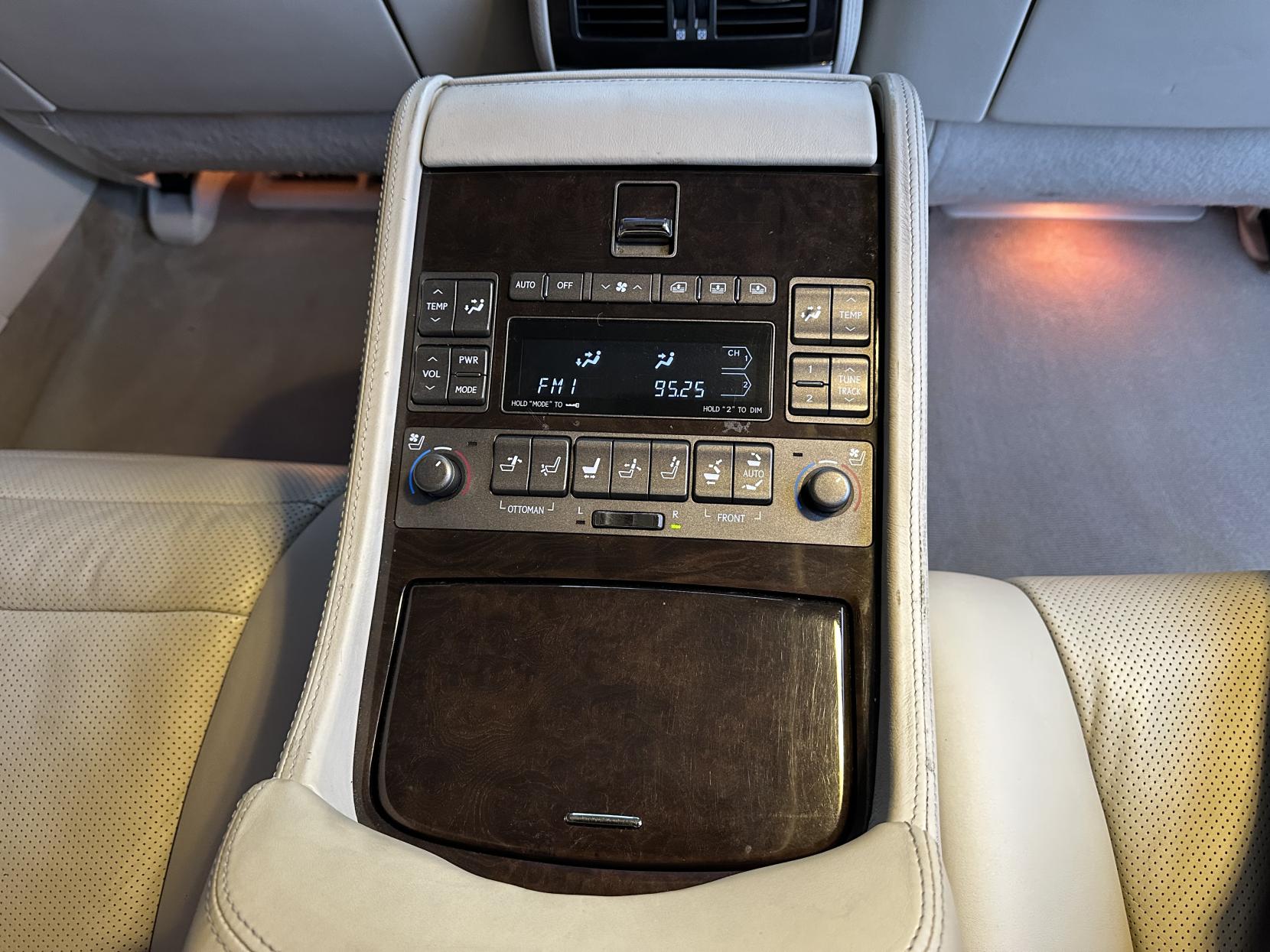 Lexus LS 5.0 600h V8 L RSR Saloon 4dr Petrol Hybrid CVT 4WD Euro 5 (s/s) (445 ps)