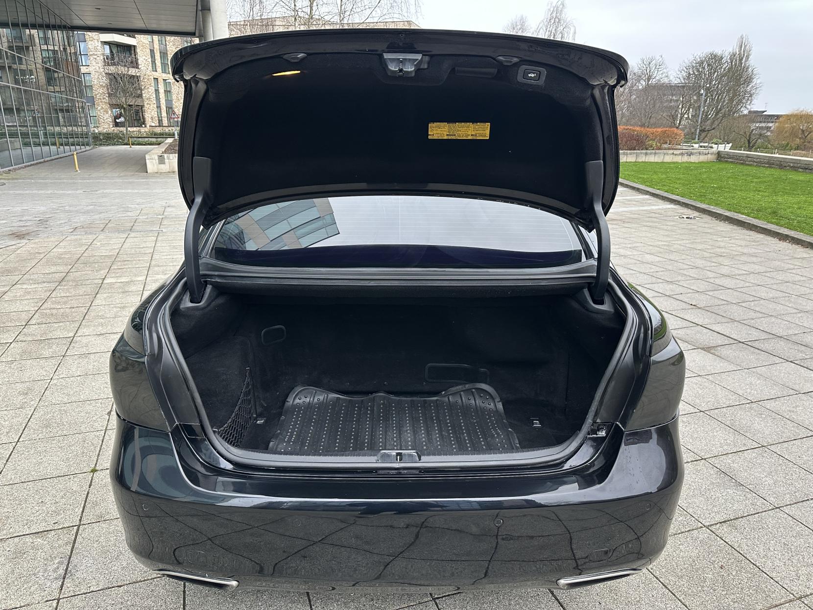 Lexus LS 5.0 600h V8 L RSR Saloon 4dr Petrol Hybrid CVT 4WD Euro 5 (s/s) (445 ps)