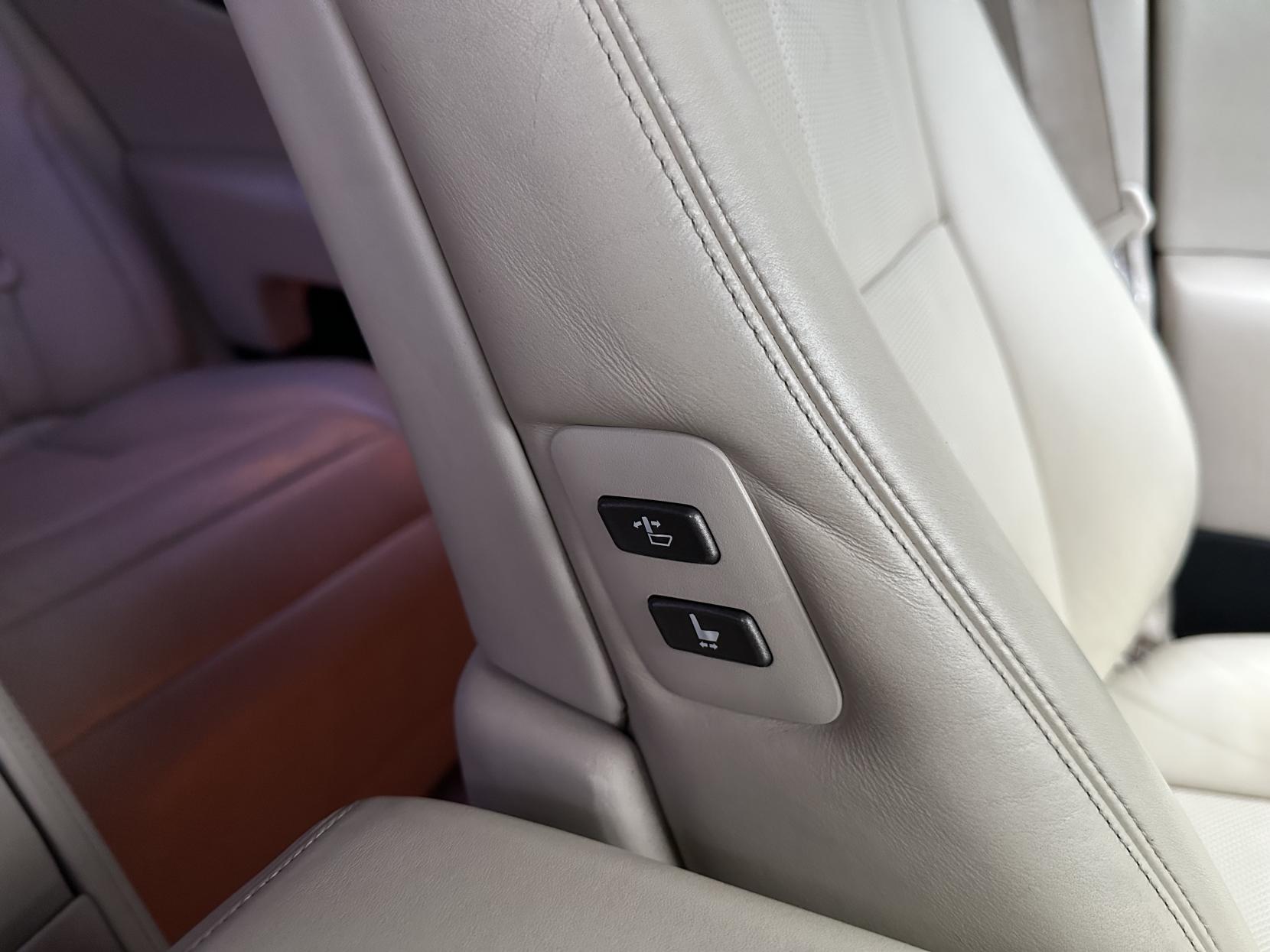 Lexus LS 5.0 600h V8 L RSR Saloon 4dr Petrol Hybrid CVT 4WD Euro 5 (s/s) (445 ps)