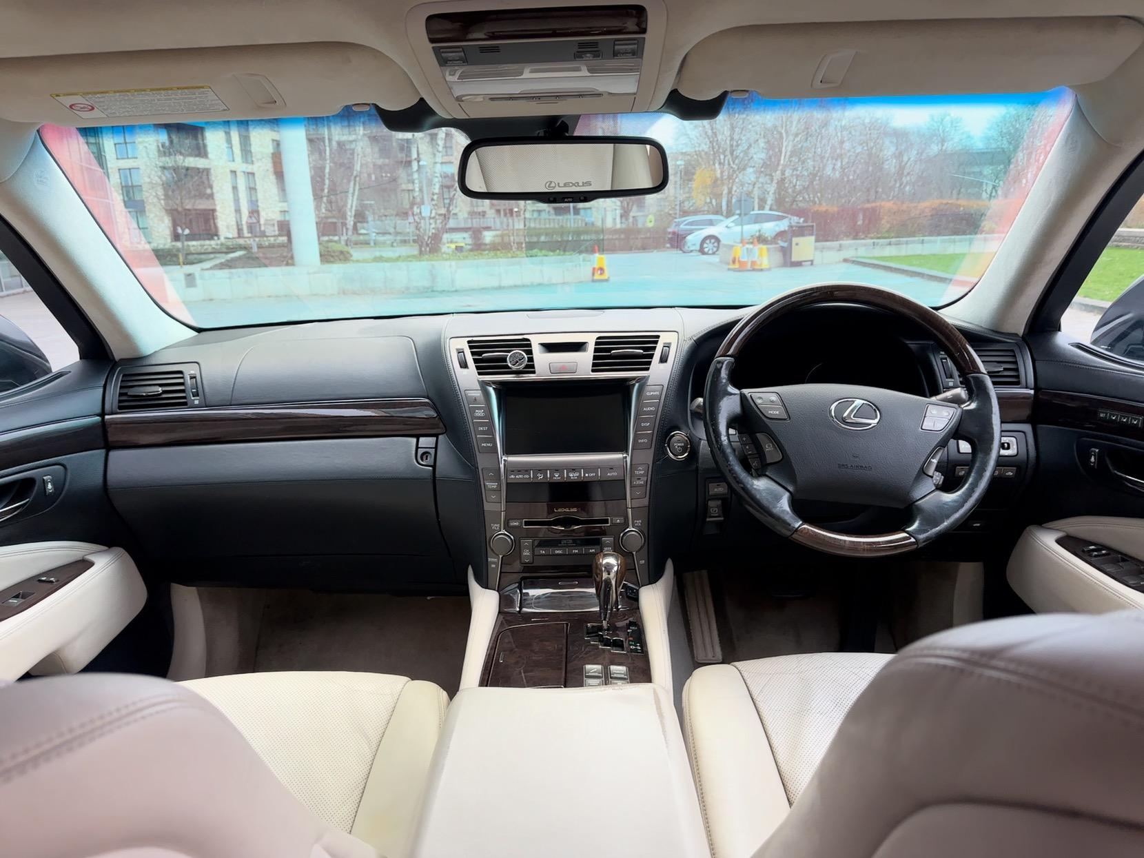 Lexus LS 5.0 600h V8 L RSR Saloon 4dr Petrol Hybrid CVT 4WD Euro 5 (s/s) (445 ps)