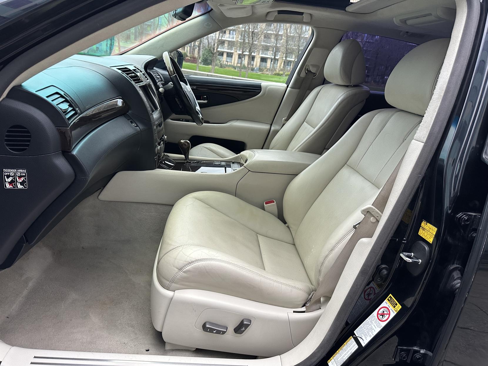 Lexus LS 5.0 600h V8 L RSR Saloon 4dr Petrol Hybrid CVT 4WD Euro 5 (s/s) (445 ps)