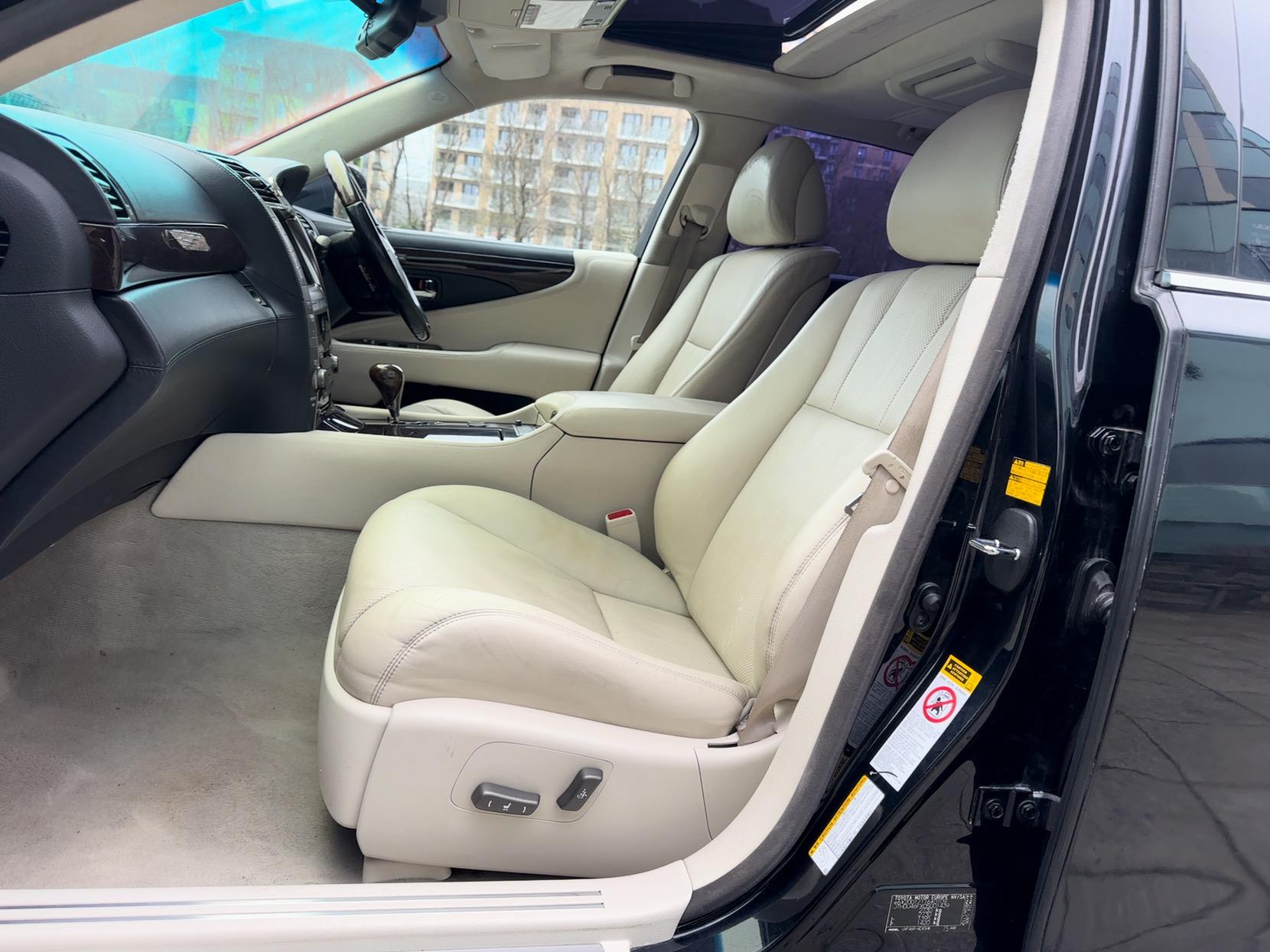 Lexus LS 5.0 600h V8 L RSR Saloon 4dr Petrol Hybrid CVT 4WD Euro 5 (s/s) (445 ps)