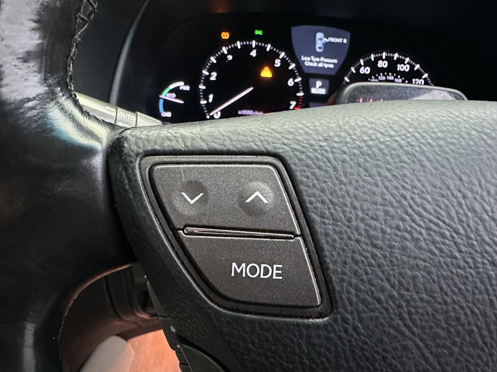 Lexus LS 5.0 600h V8 L RSR Saloon 4dr Petrol Hybrid CVT 4WD Euro 5 (s/s) (445 ps)