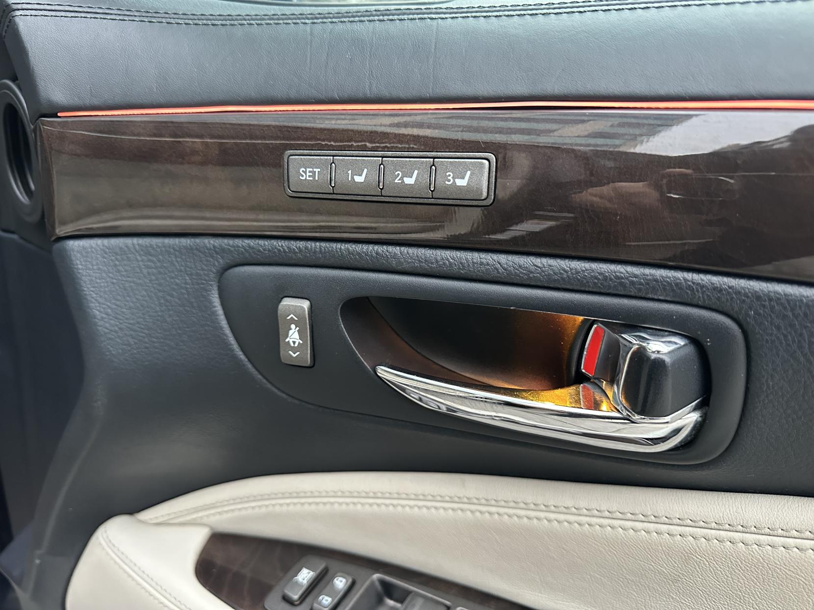 Lexus LS 5.0 600h V8 L RSR Saloon 4dr Petrol Hybrid CVT 4WD Euro 5 (s/s) (445 ps)