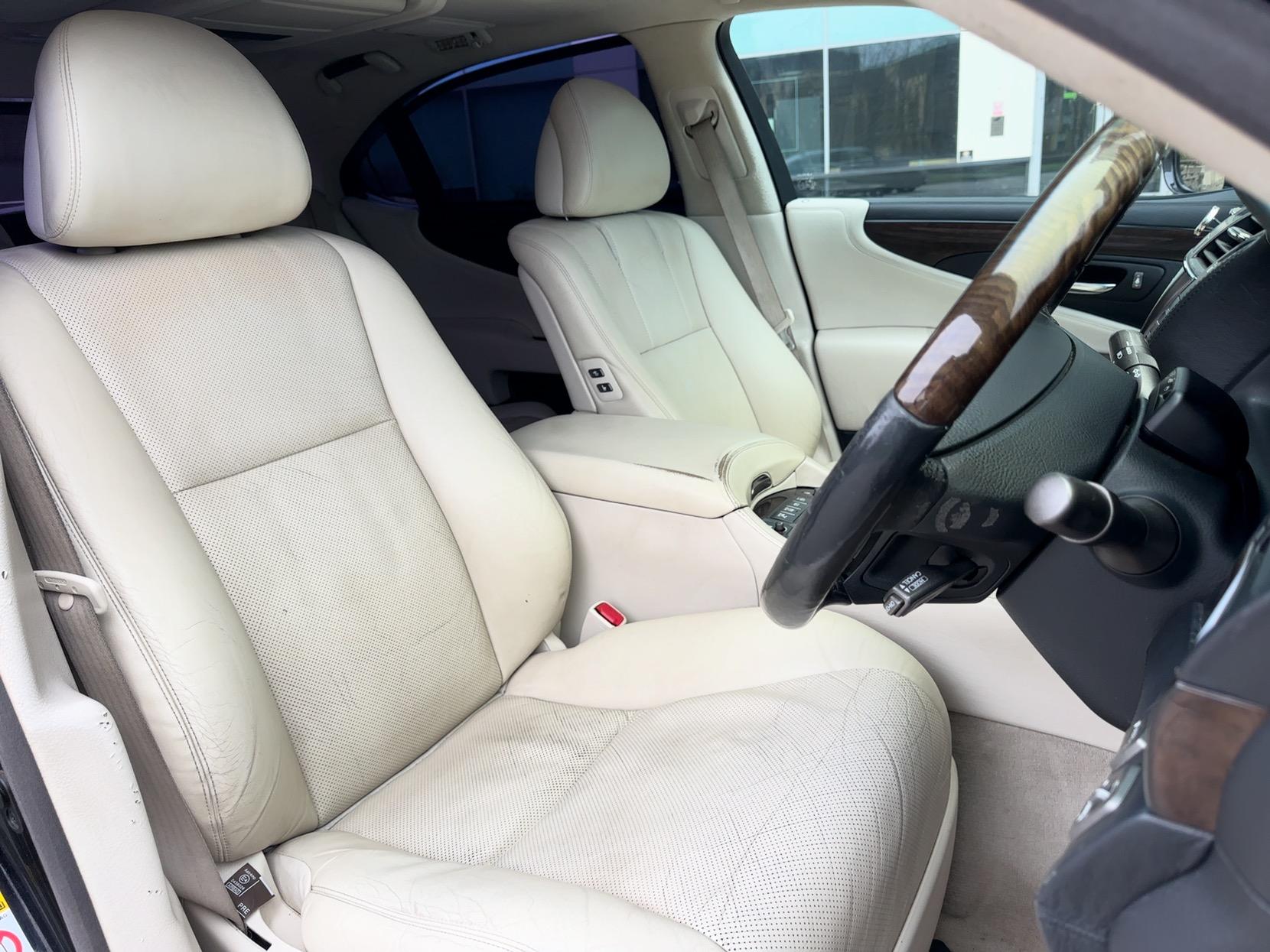 Lexus LS 5.0 600h V8 L RSR Saloon 4dr Petrol Hybrid CVT 4WD Euro 5 (s/s) (445 ps)