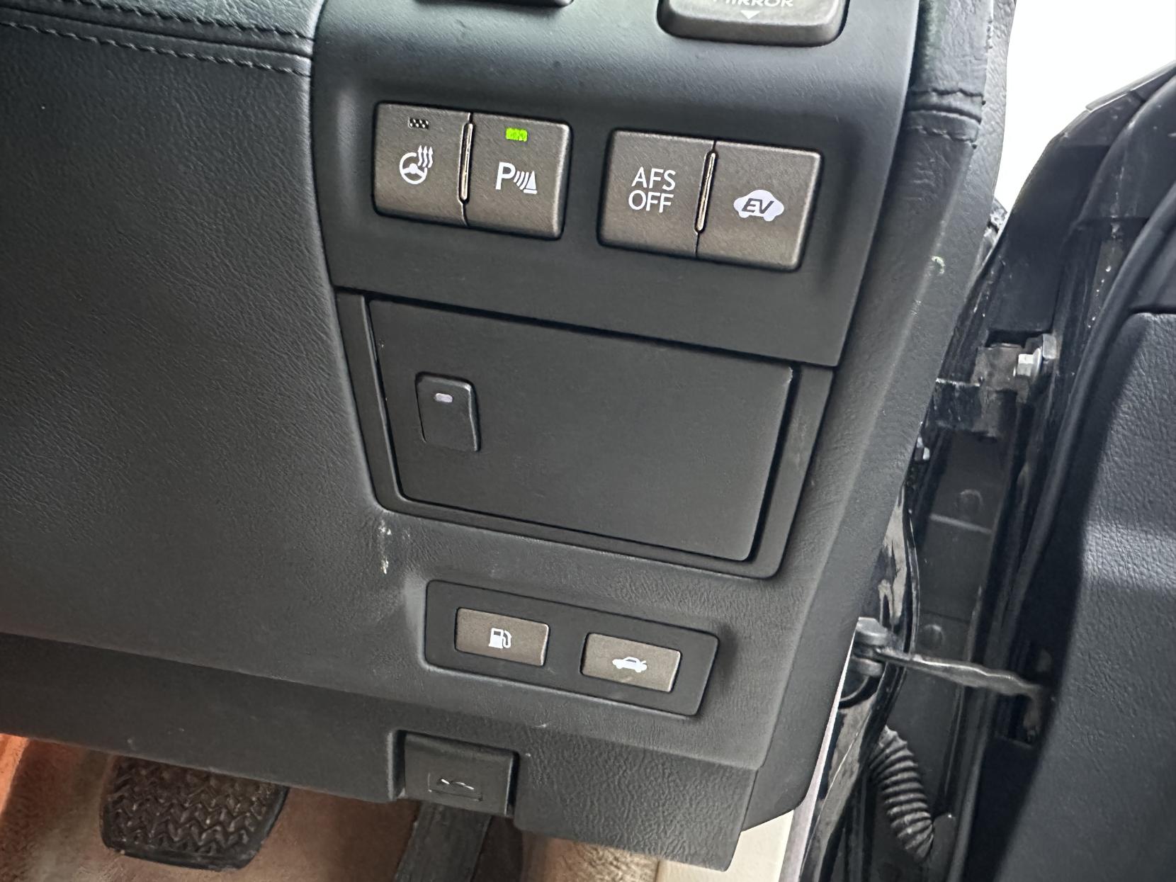 Lexus LS 5.0 600h V8 L RSR Saloon 4dr Petrol Hybrid CVT 4WD Euro 5 (s/s) (445 ps)