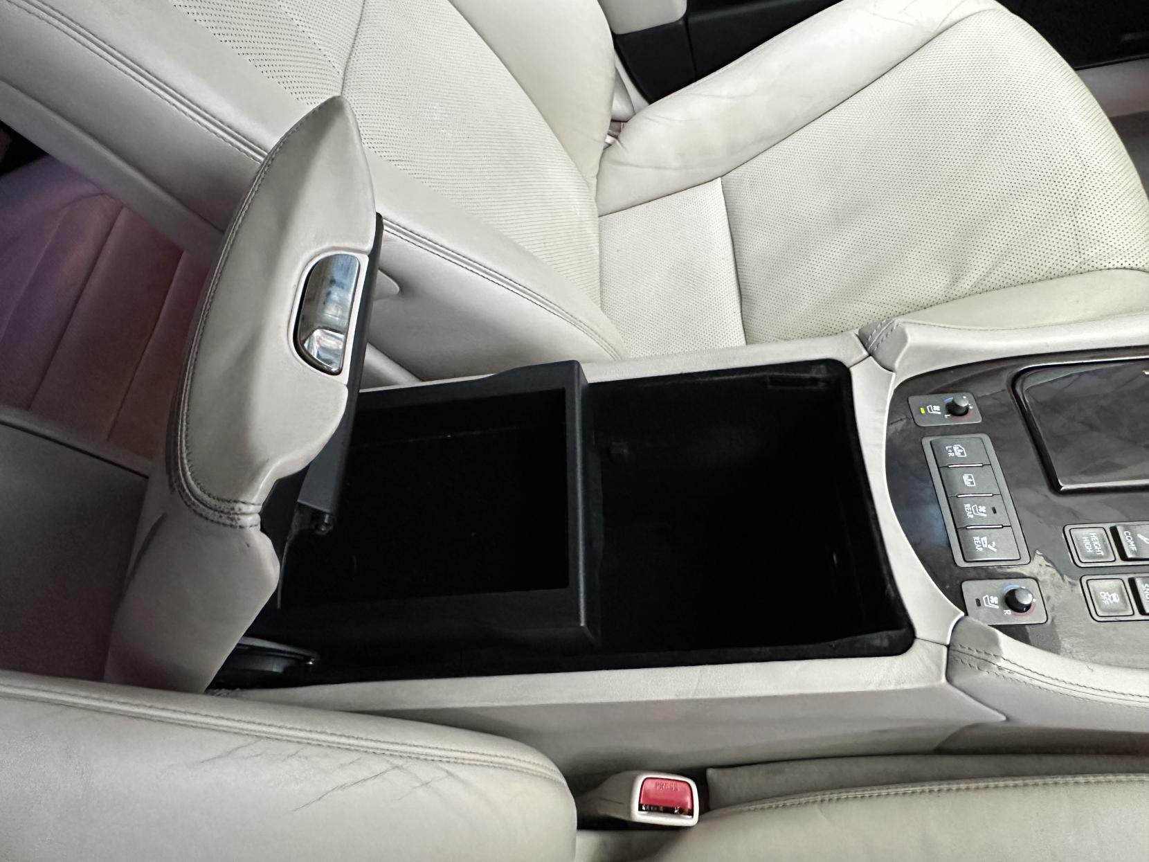 Lexus LS 5.0 600h V8 L RSR Saloon 4dr Petrol Hybrid CVT 4WD Euro 5 (s/s) (445 ps)