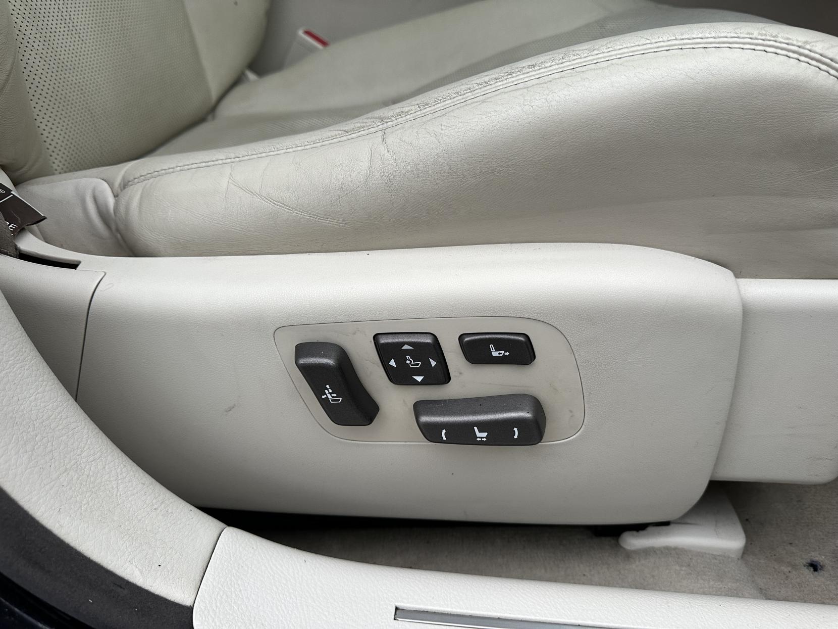 Lexus LS 5.0 600h V8 L RSR Saloon 4dr Petrol Hybrid CVT 4WD Euro 5 (s/s) (445 ps)