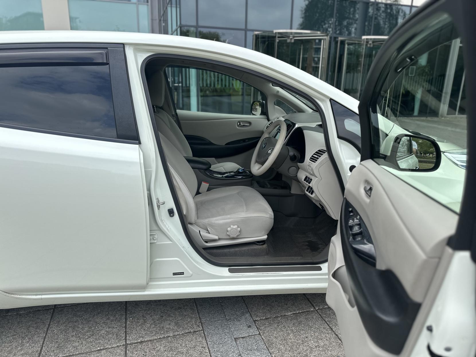 Nissan Leaf 24kWh Hatchback 5dr Electric Auto (107 bhp)