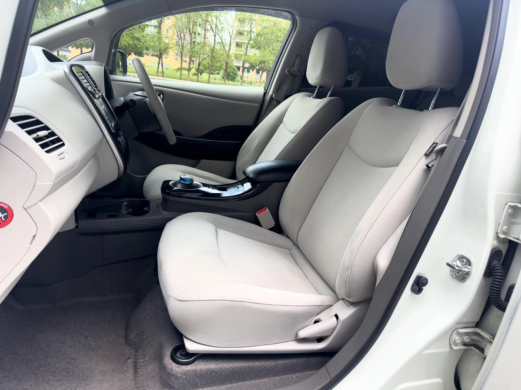 Nissan Leaf 24kWh Hatchback 5dr Electric Auto (107 bhp)