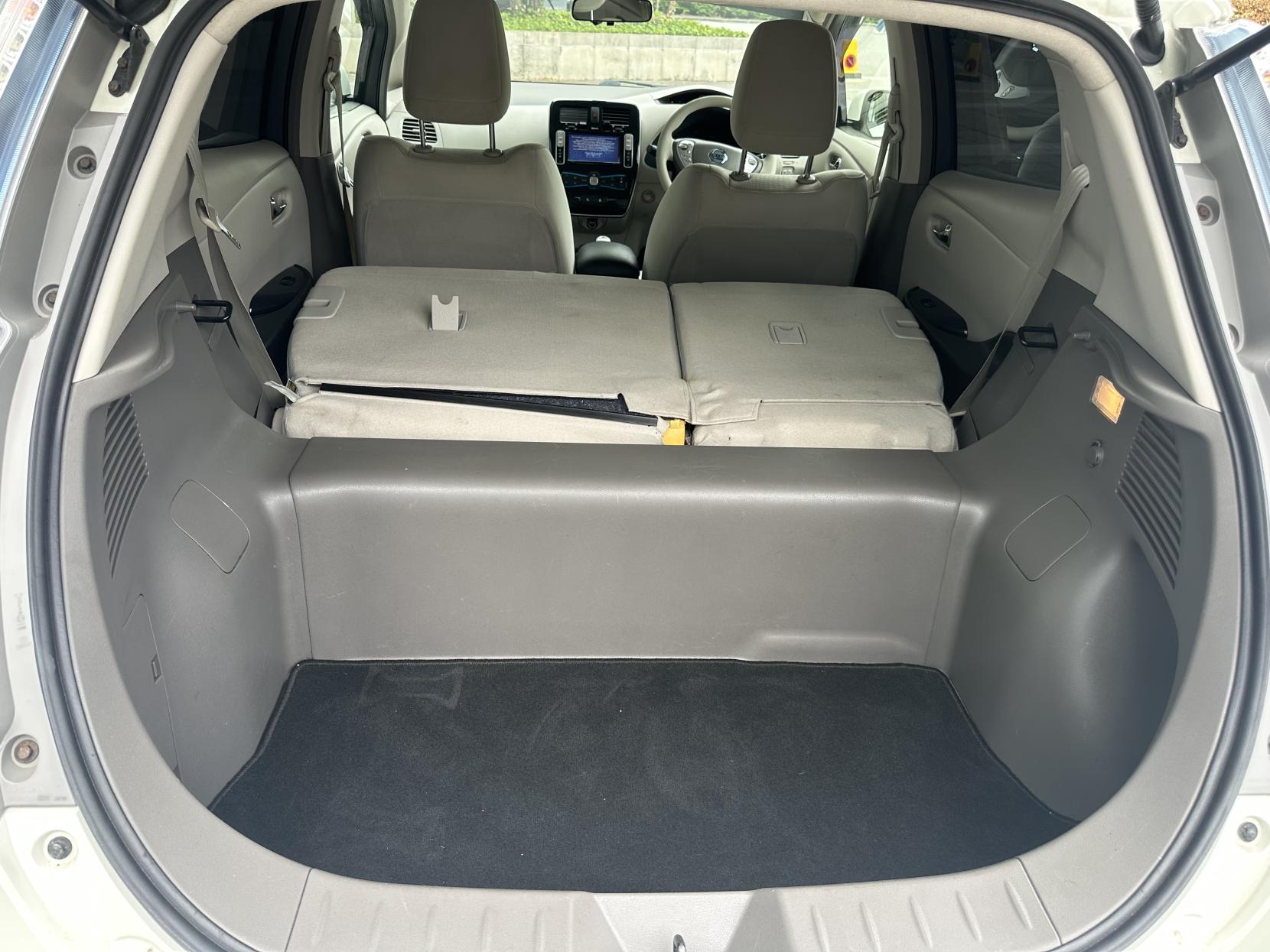Nissan Leaf 24kWh Hatchback 5dr Electric Auto (107 bhp)