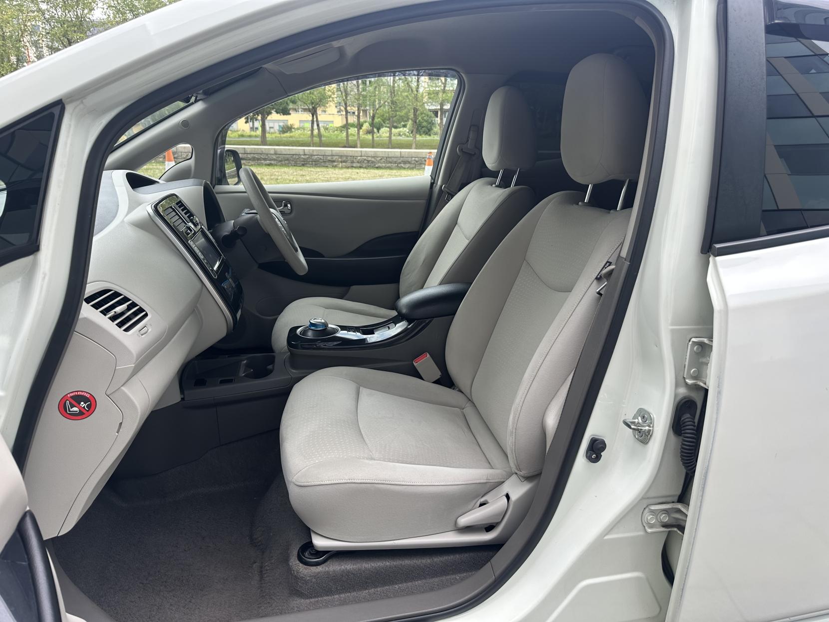 Nissan Leaf 24kWh Hatchback 5dr Electric Auto (107 bhp)