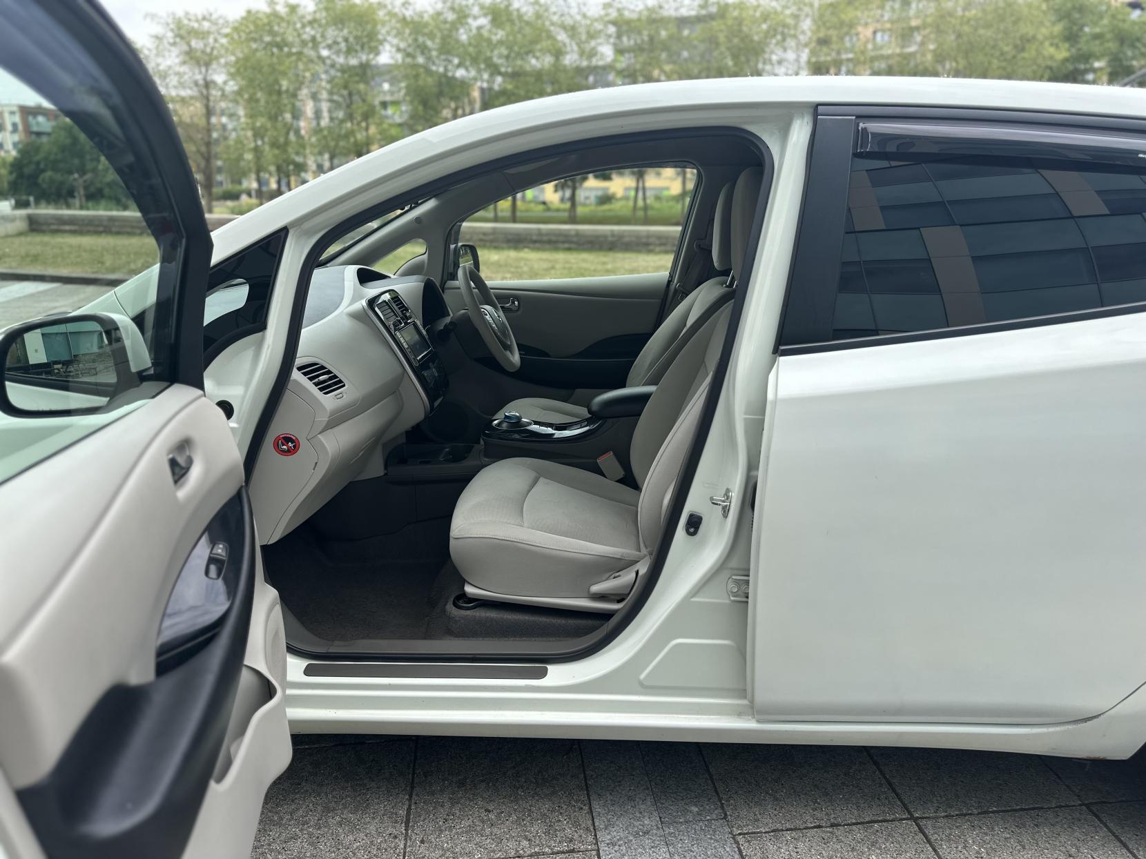 Nissan Leaf 24kWh Hatchback 5dr Electric Auto (107 bhp)