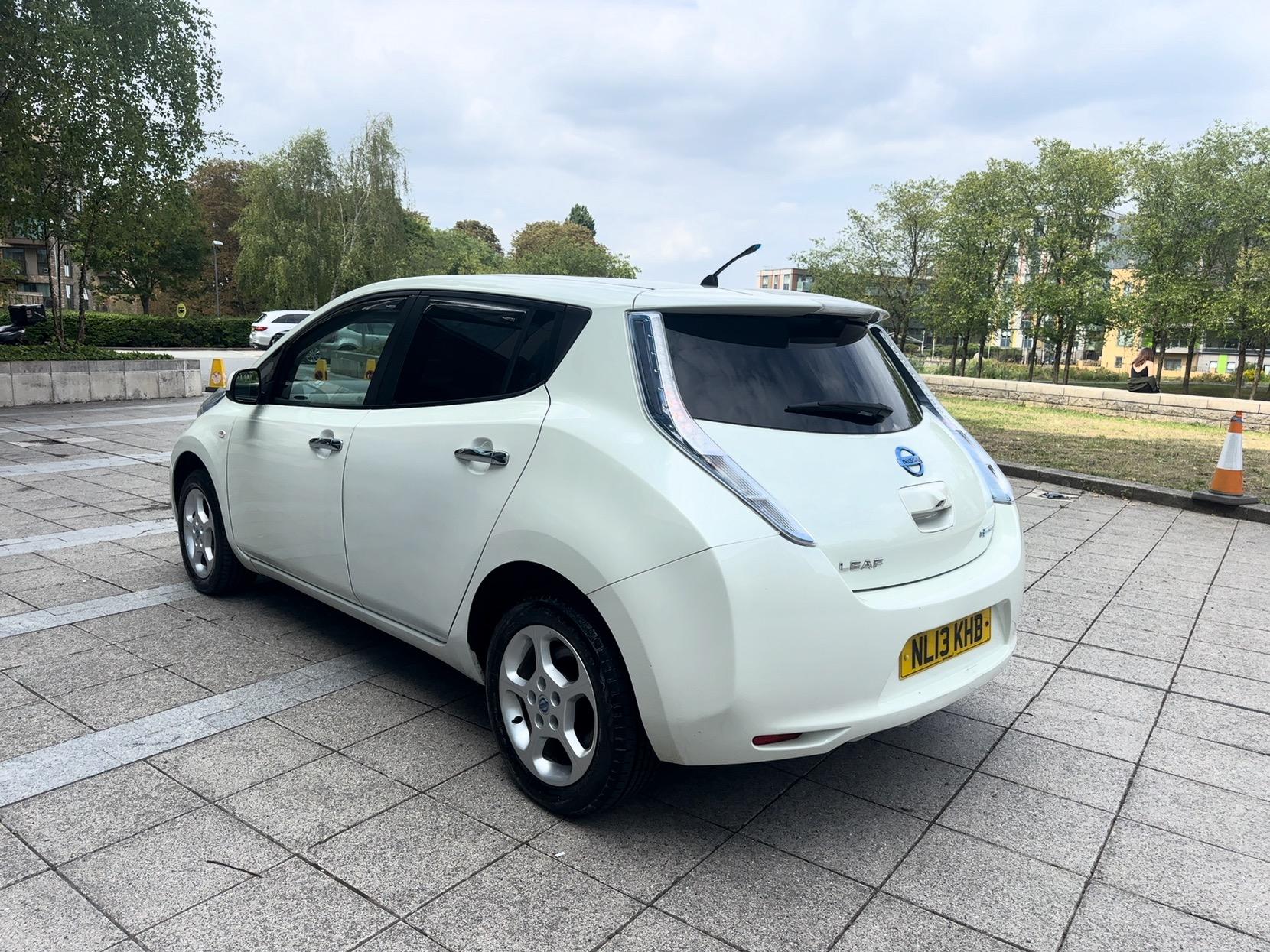 Nissan Leaf 24kWh Hatchback 5dr Electric Auto (107 bhp)
